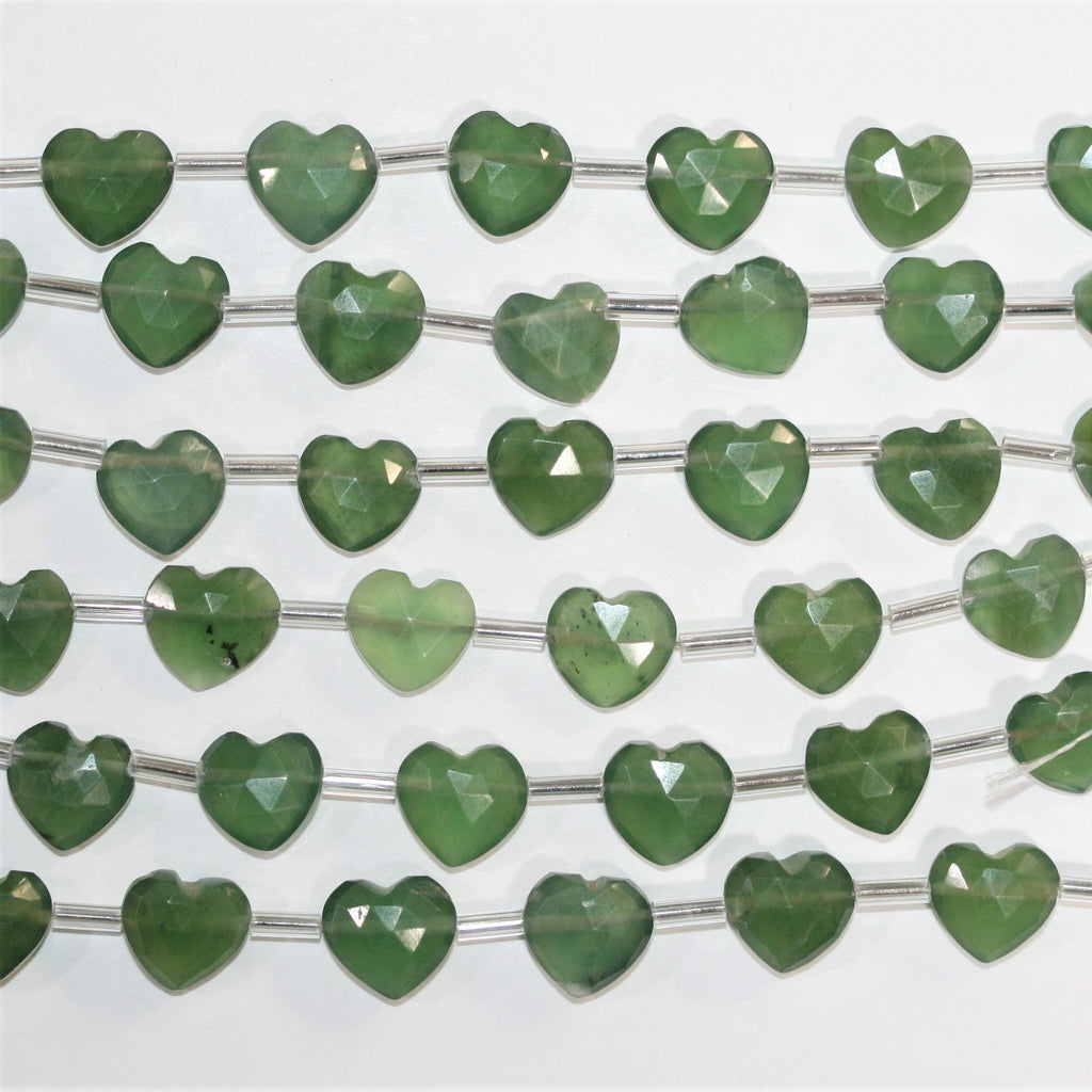 Cuentas de corazón facetadas de serpentina de Santa 5", 9-10 mm, hilo de 14 cm.