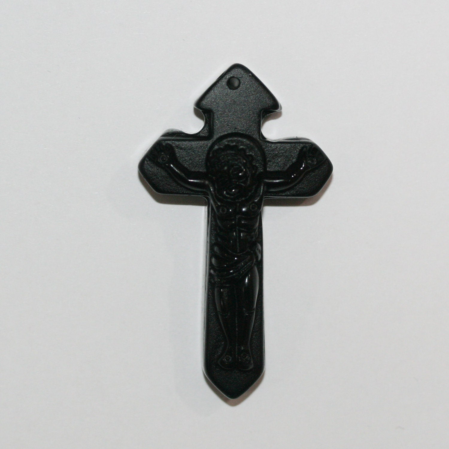 Pendentif croix en obsidienne 44x25mm.
