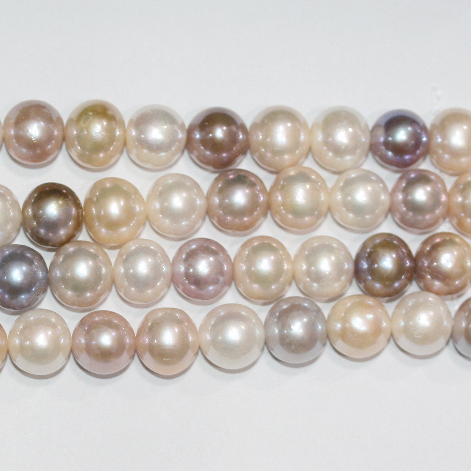 Perles rondes multicolores d'eau douce, 10-11 mm, 40 cm de long. Collier de 40 cm. Perles naturelles à prix de gros.
