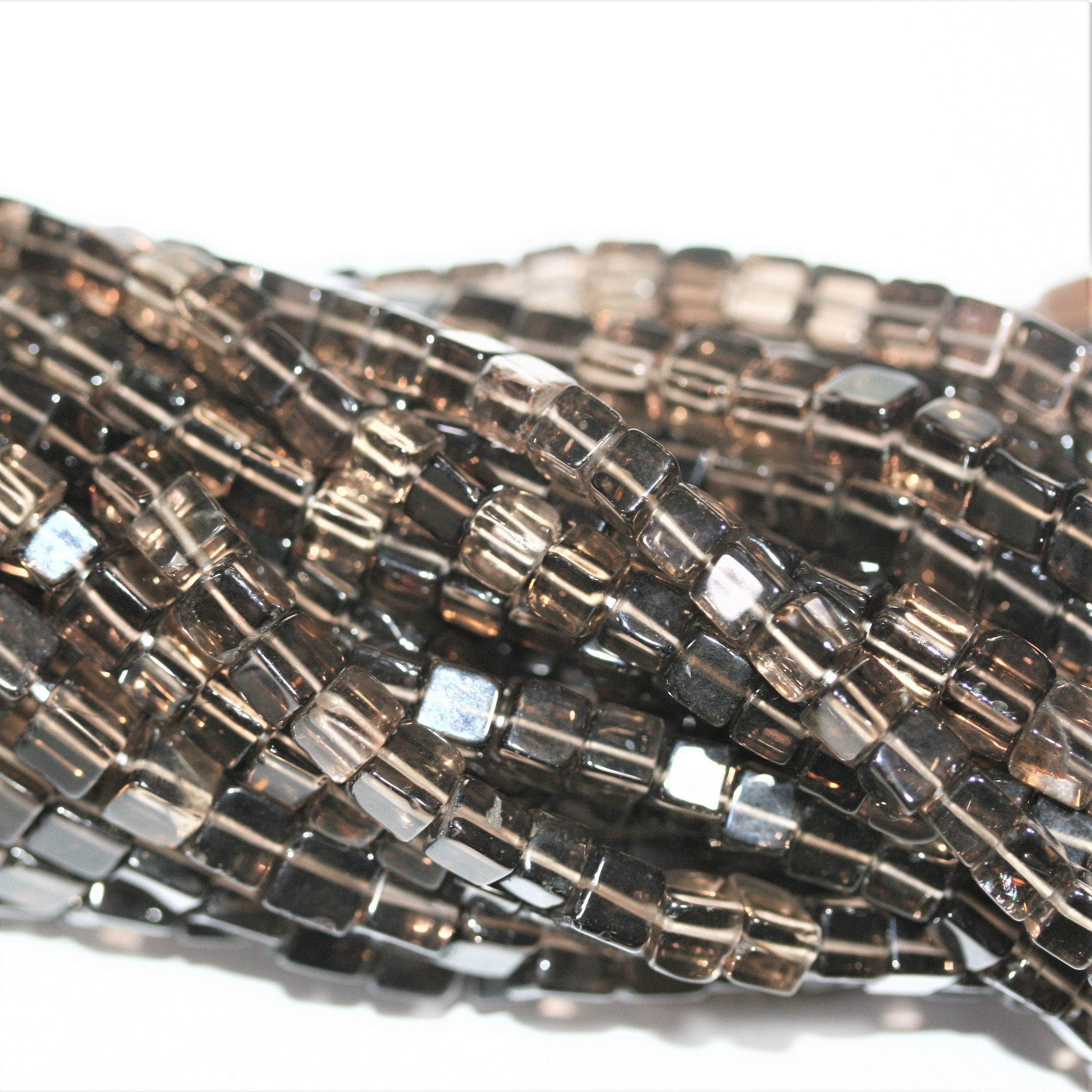 Cuentas cúbicas lisas de cuarzo ahumado St. de 16", 4,5-5 mm, tira de 40 cm.