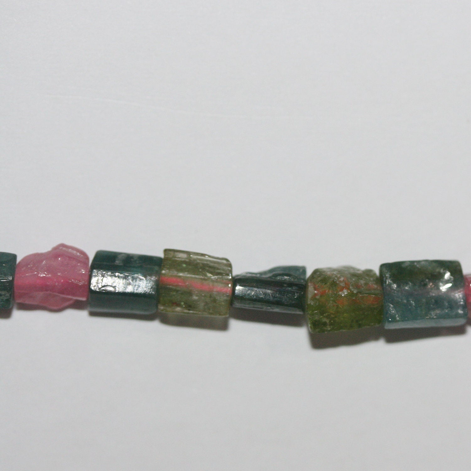 Cuentas de prisma de ladrillo liso de turmalina St. de 16", 6 x 4 mm, aprox., hilo de 40 cm.