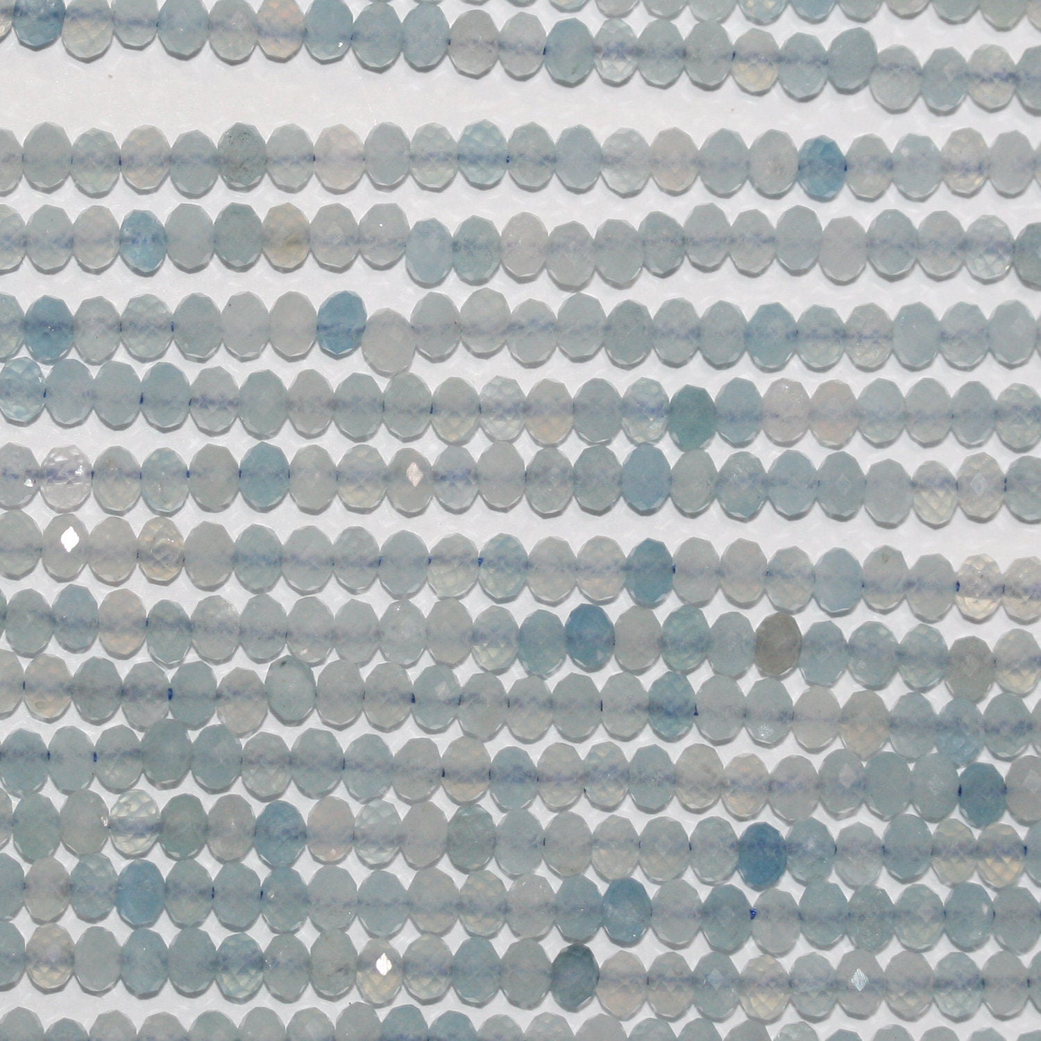 Perles rondelles à facettes en aigue-marine de 15 pouces, 4 x 2,5 mm - Fil de 39 cm.