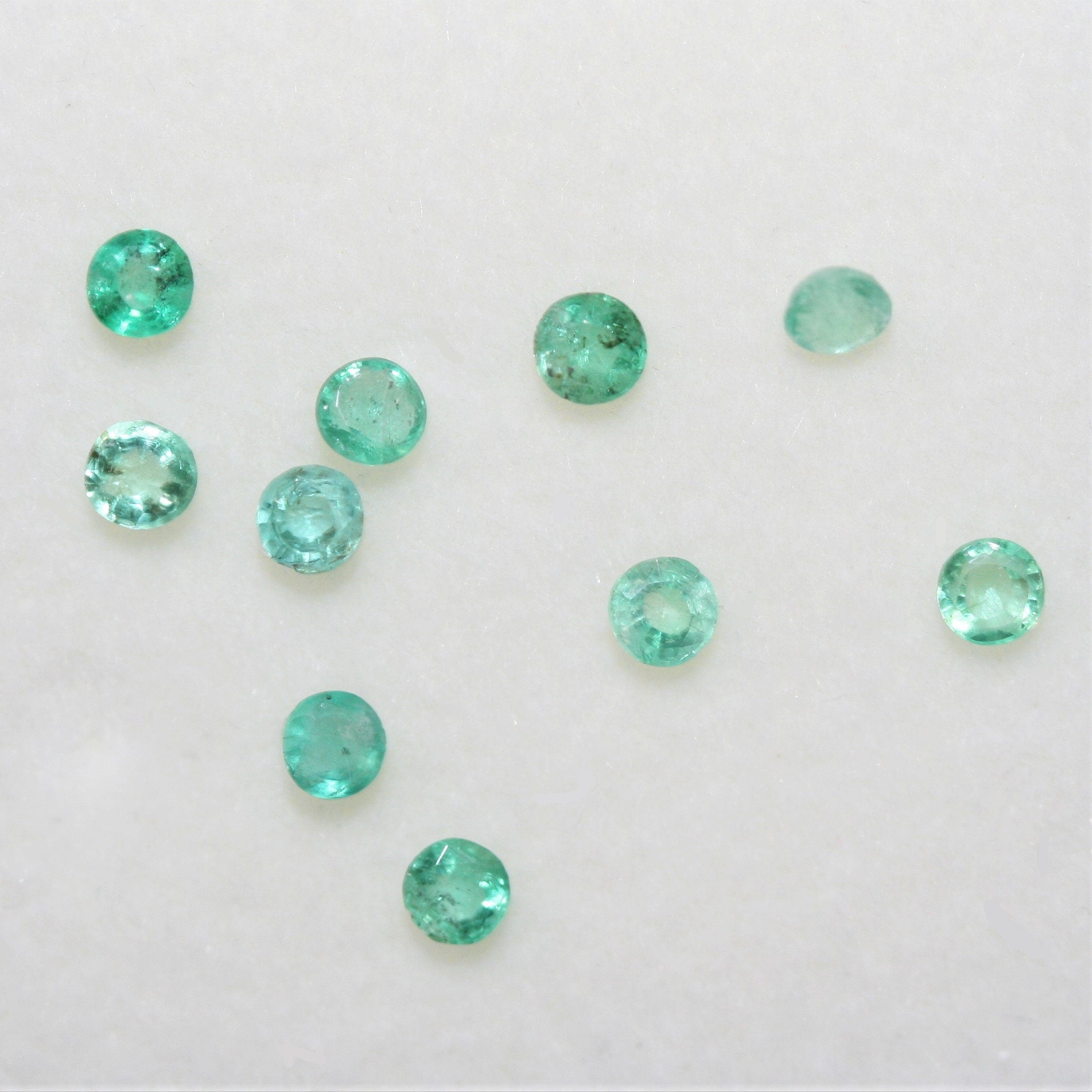 Lote de Esmeralda Redonda Facetada de 3 mm - Lote de 1 Quilate