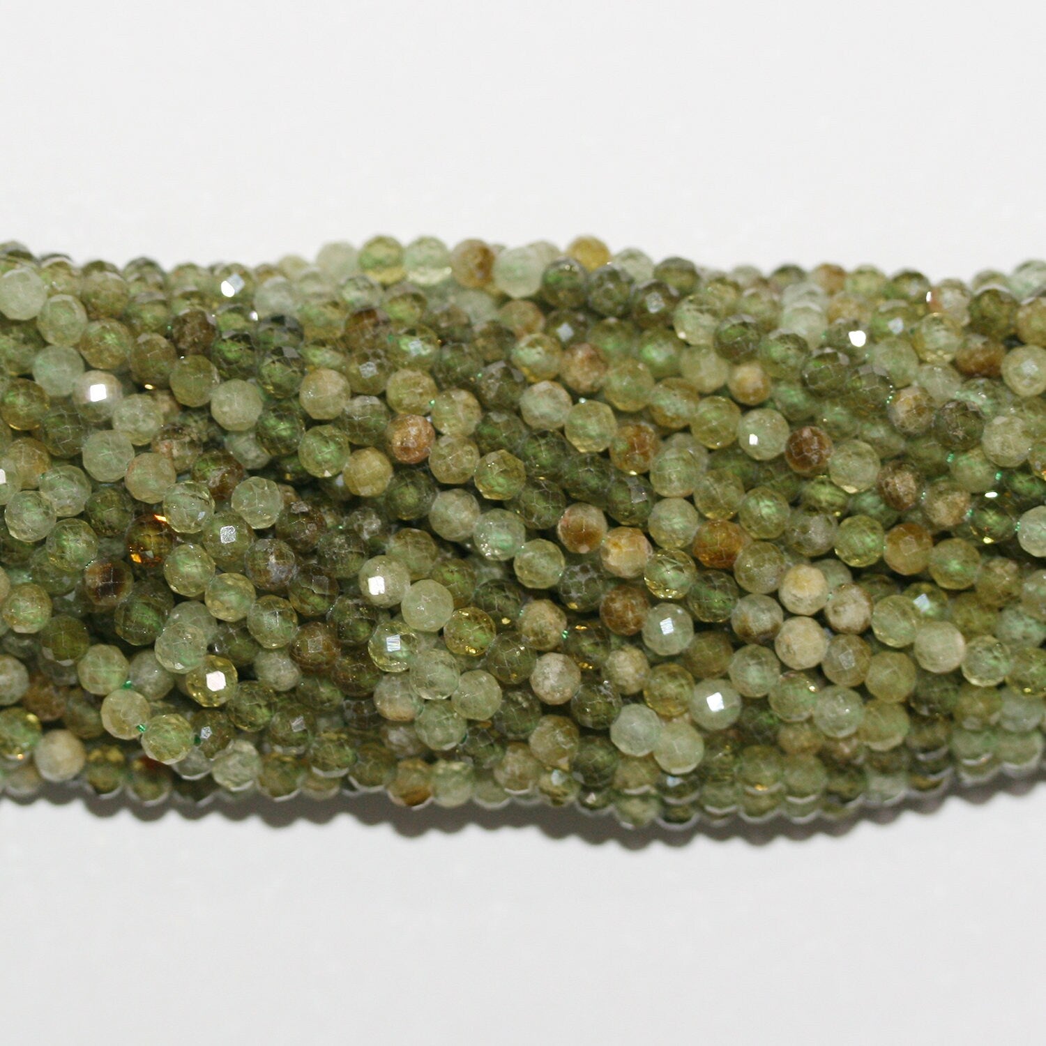 Collier de perles rondes à facettes en grenat grossulaire, 3,5-4 mm, 39 cm