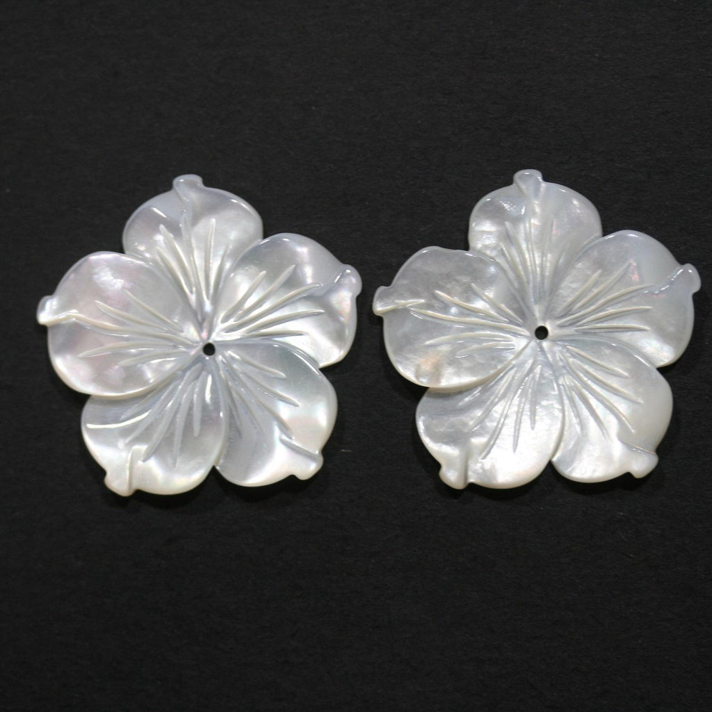 Colgante de nácar hoja tallada 25mm.-(1 par).-Ref.14840