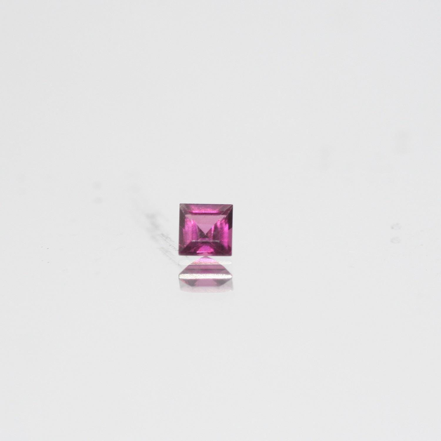 Lot de grenats rhodolites taillés en carré facetté de 3,5 mm (5 ct)