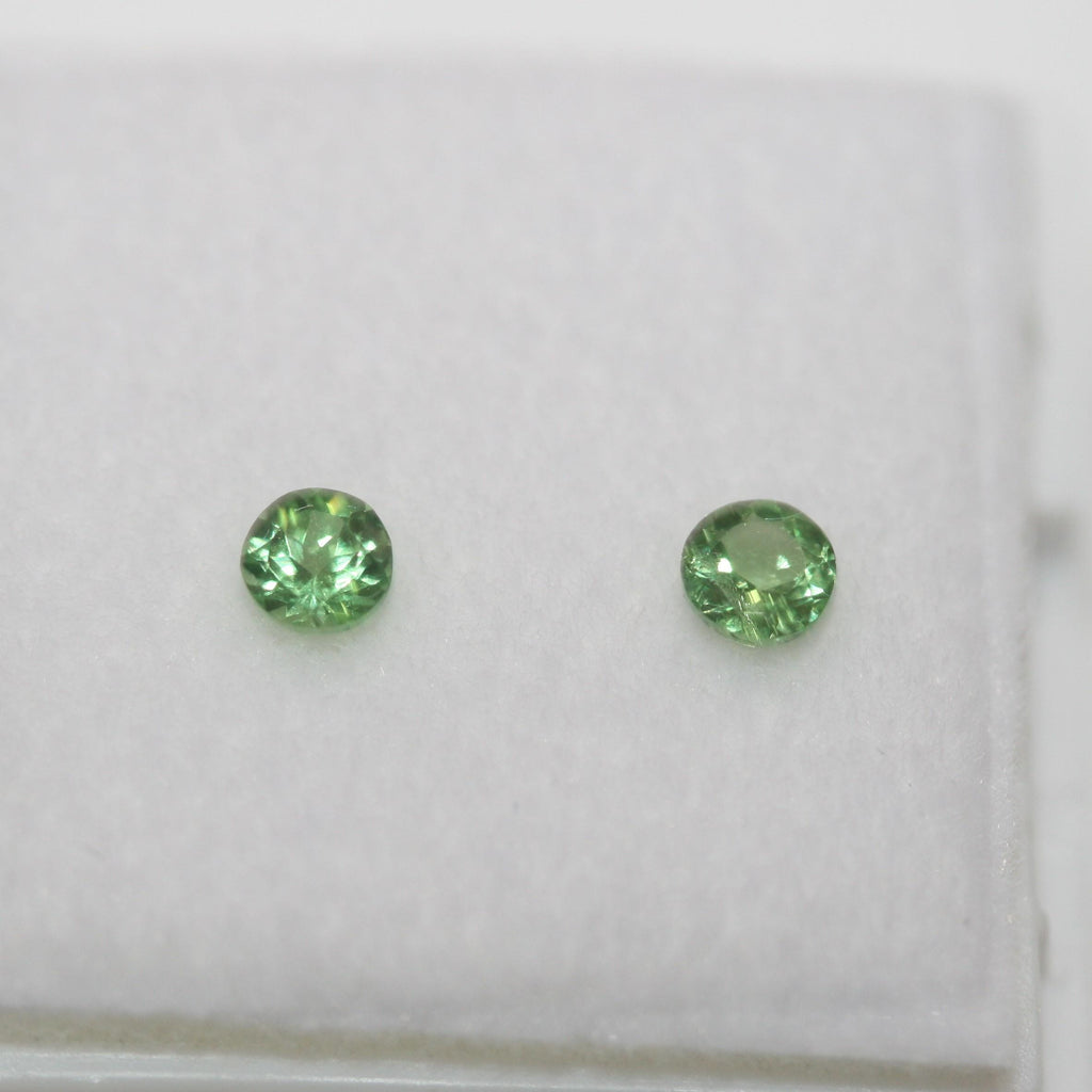 Lote de granate tsavorita facetado redondo de 3 mm (2 unidades) - Paquetes de piedras preciosas - Piedras sueltas - Precio al por mayor