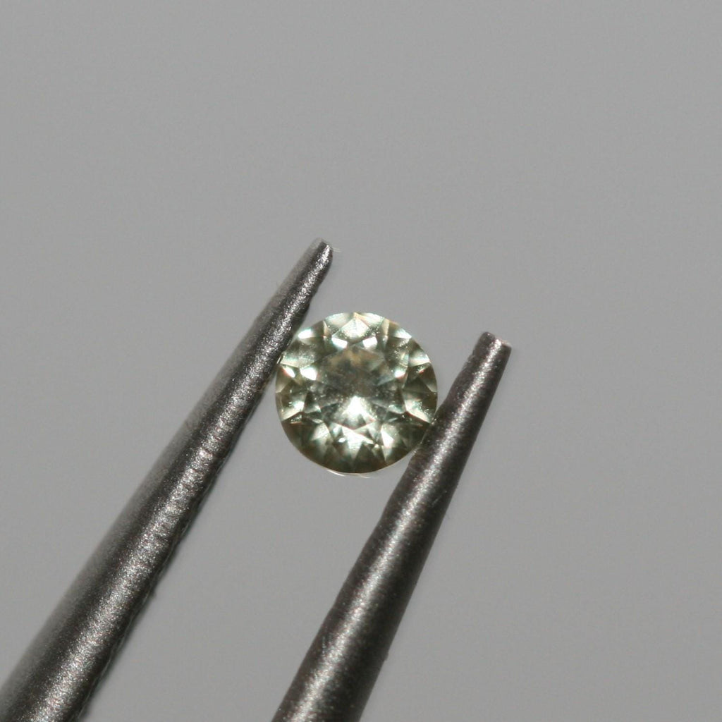 Lote de zafiro amarillo redondo facetado de 2,3 mm. Aprox. 1 quilate.