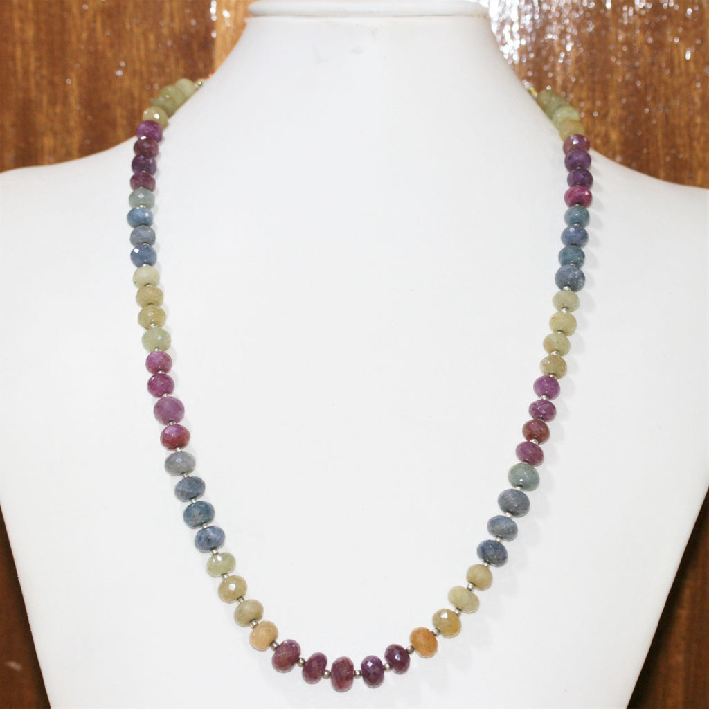 Collar de zafiros facetados en forma de rondelle (8 x 6 mm). Aprox.