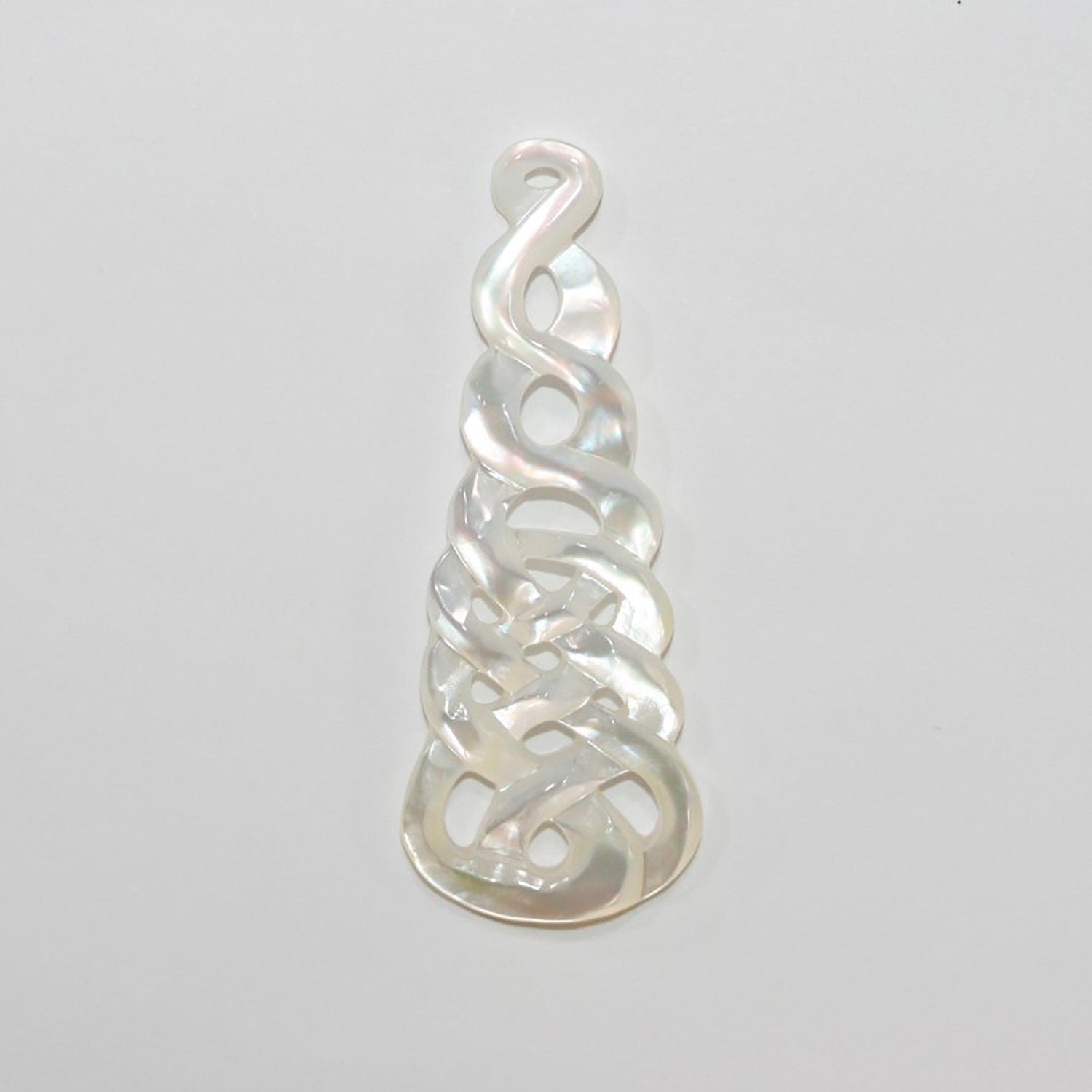 Pendentif goutte en nacre 49x19mm.