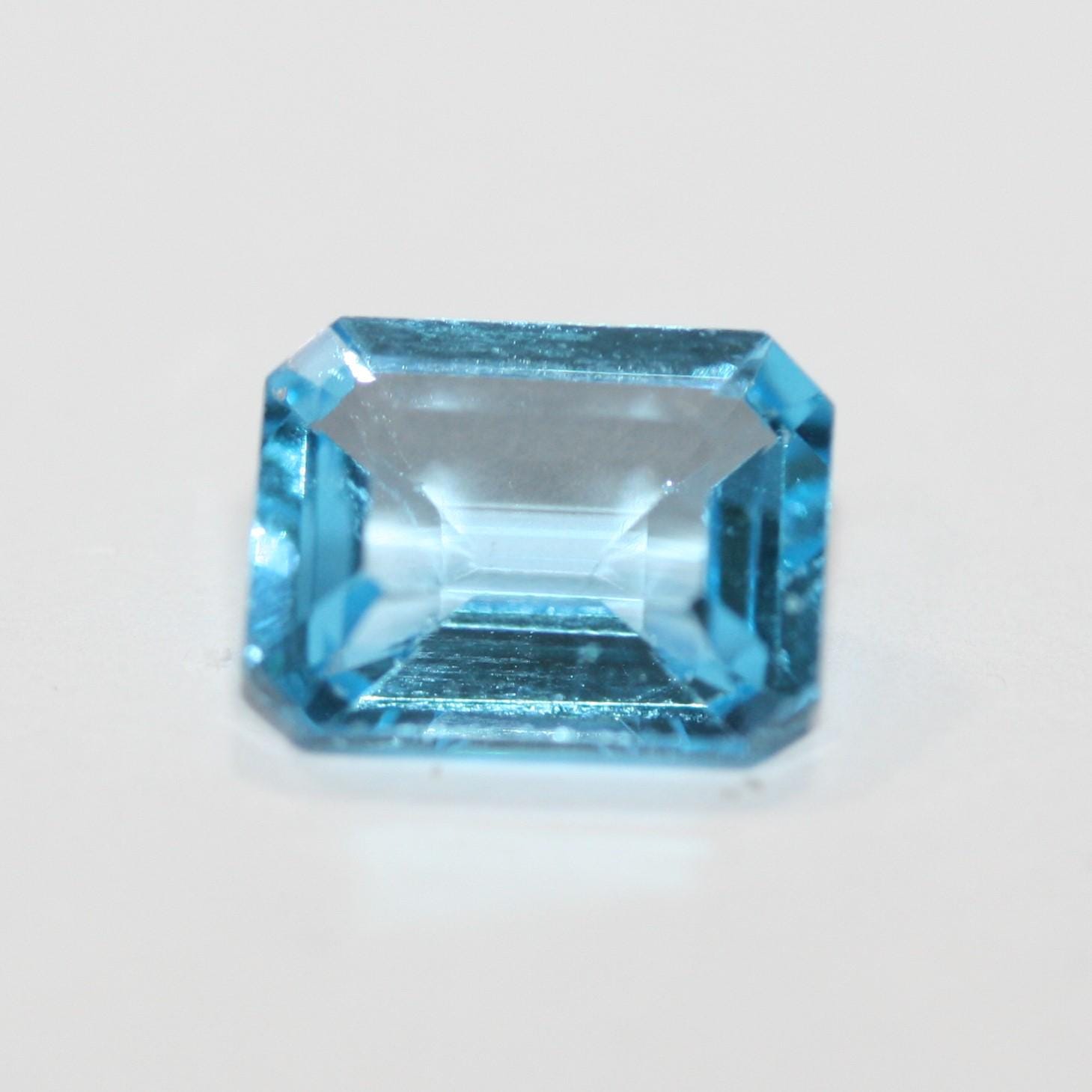 Lote de 4 piezas de topacio azul suizo facetado octogonal de 6 x 4 mm. (4 piezas)