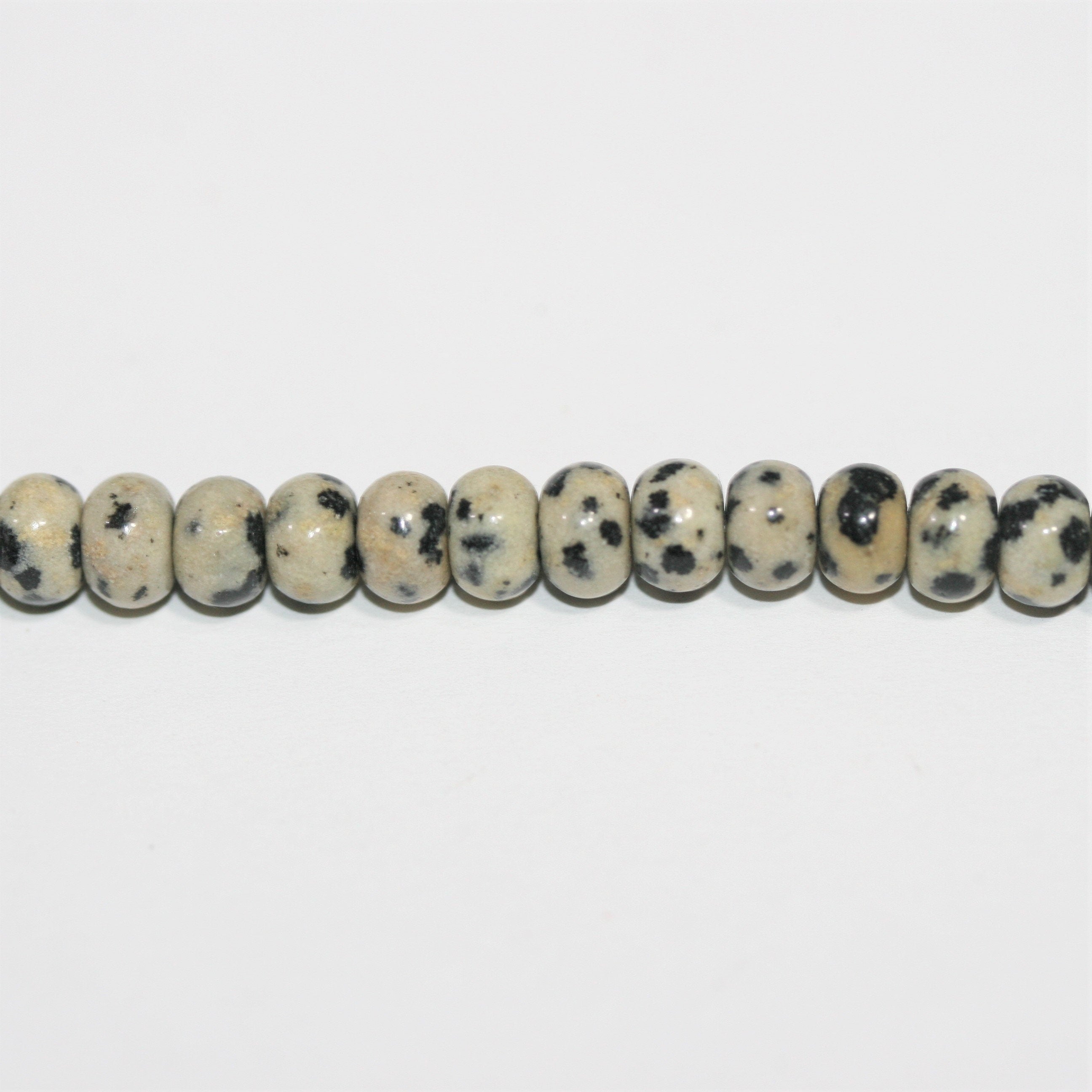Perles rondelles lisses en jaspe Saint-Dalmatien 15" 6x4mm.- Brin 39cm.