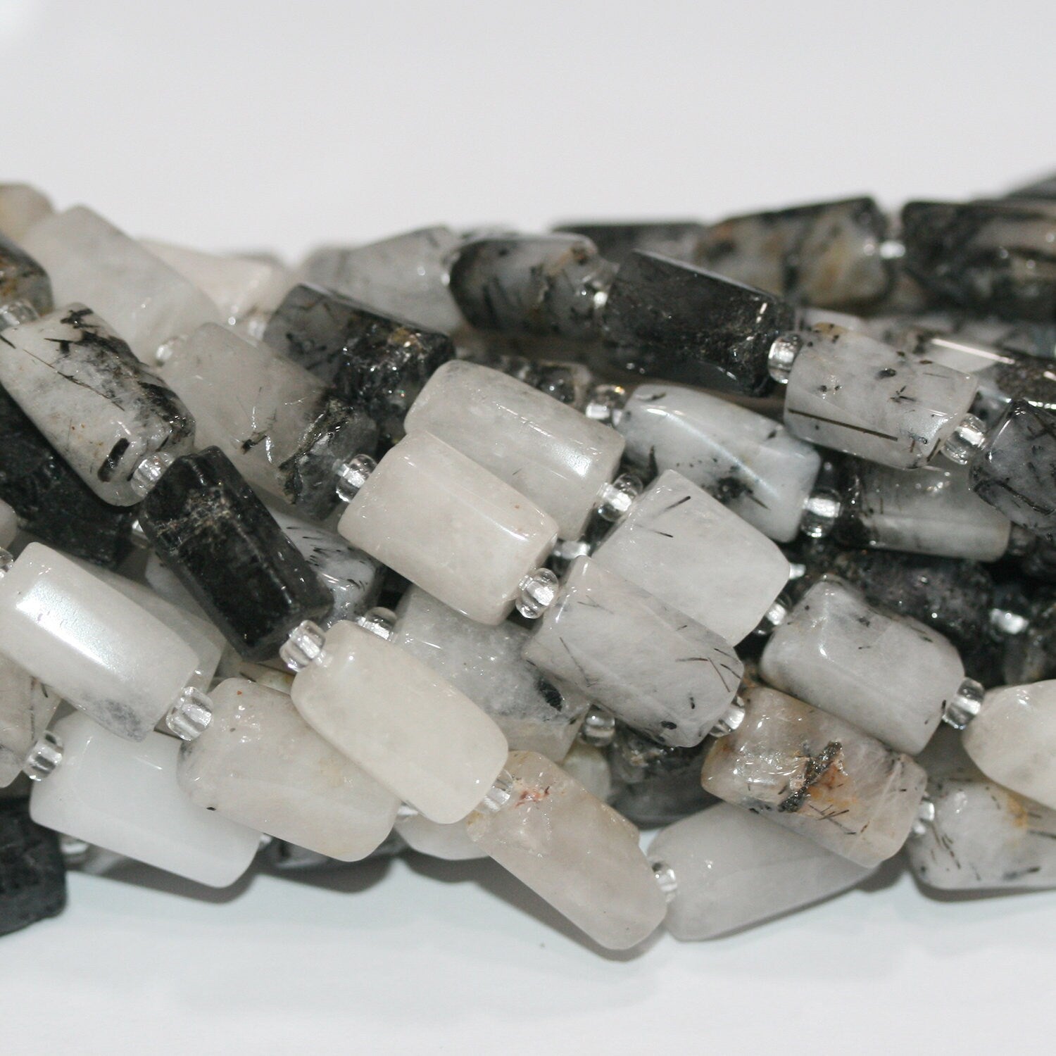 Cuentas de barril liso de cuarzo turmalinado de 16" x 12 x 6 mm. Aprox. - Hilo de 40 cm.