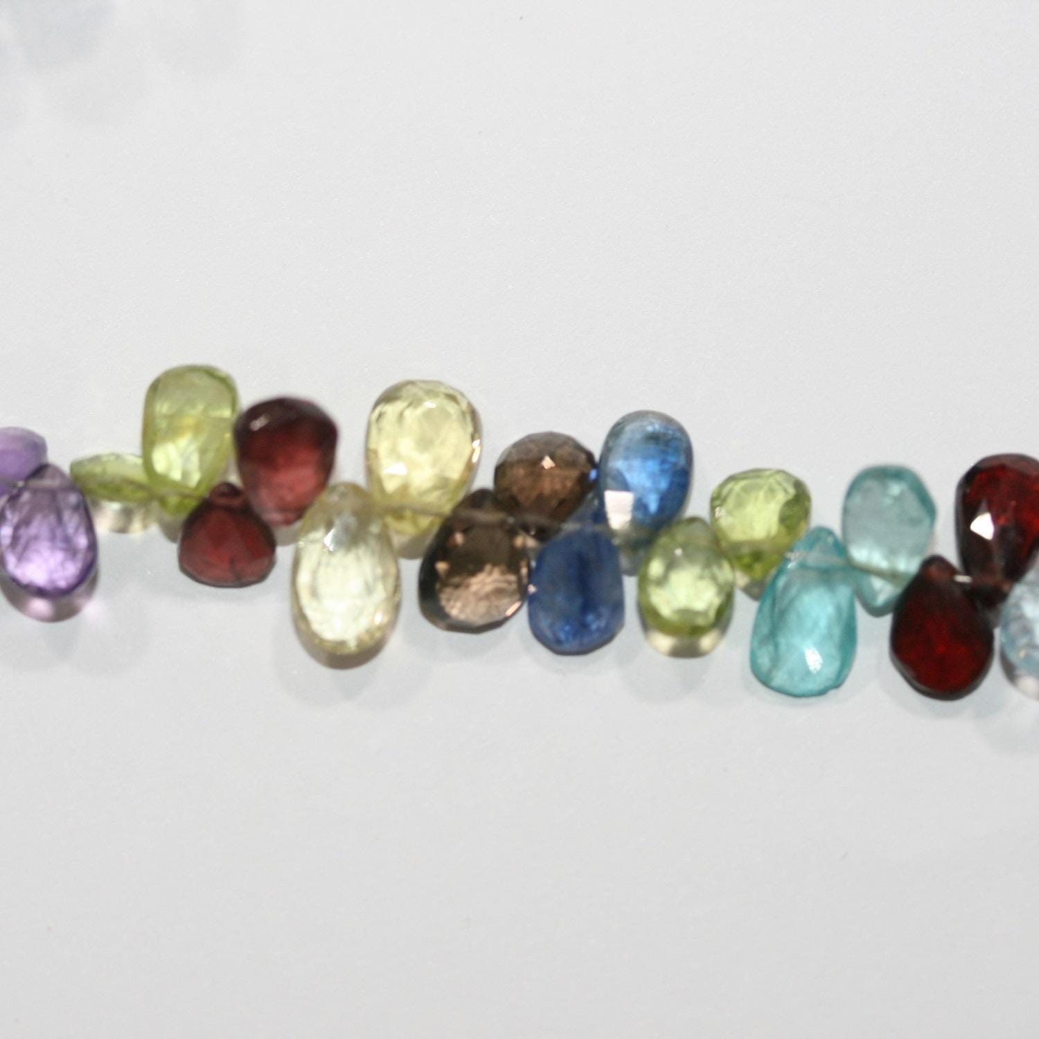 Perles en forme de goutte à facettes multi-pierres de 8 pouces (environ 9 x 6 mm). Longueur du fil : 20 cm. Réf. 11831