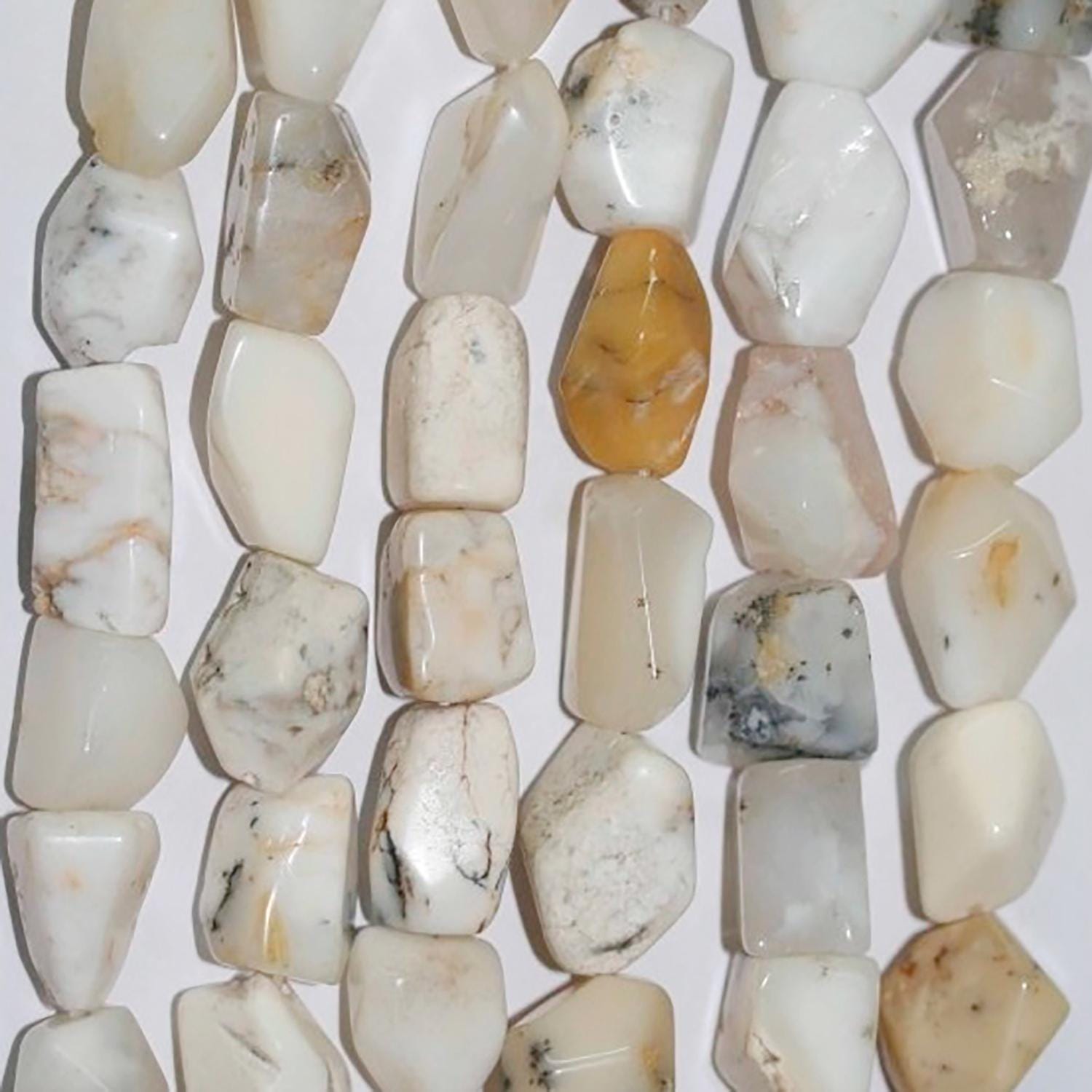 Perles de pépites d'opale blanche facettées, 15 x 10 mm, longueur approximative : 39 cm.