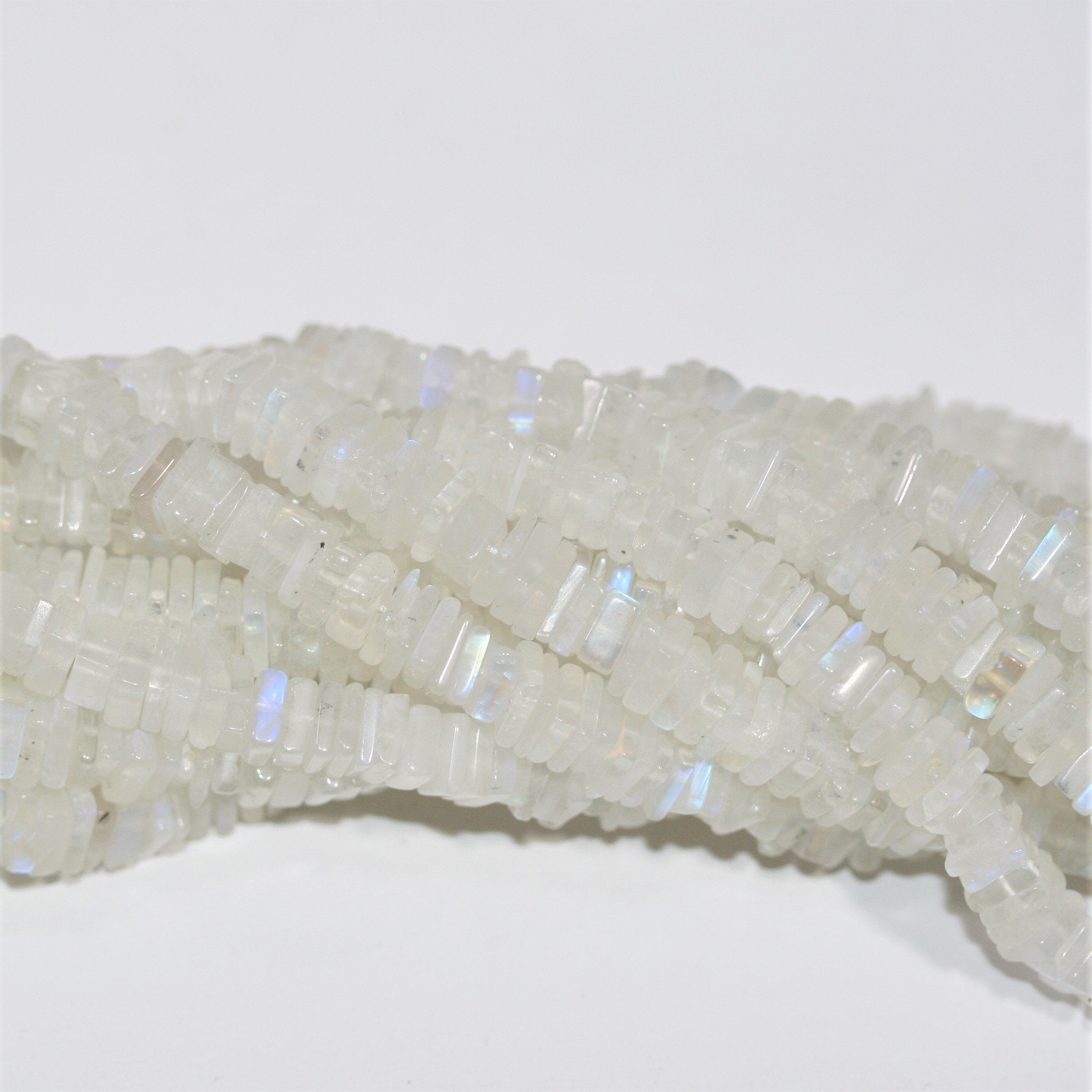 16" St Moonstone Cuentas cuadradas planas lisas de 6x1 mm.- Hilo de 42 cm.