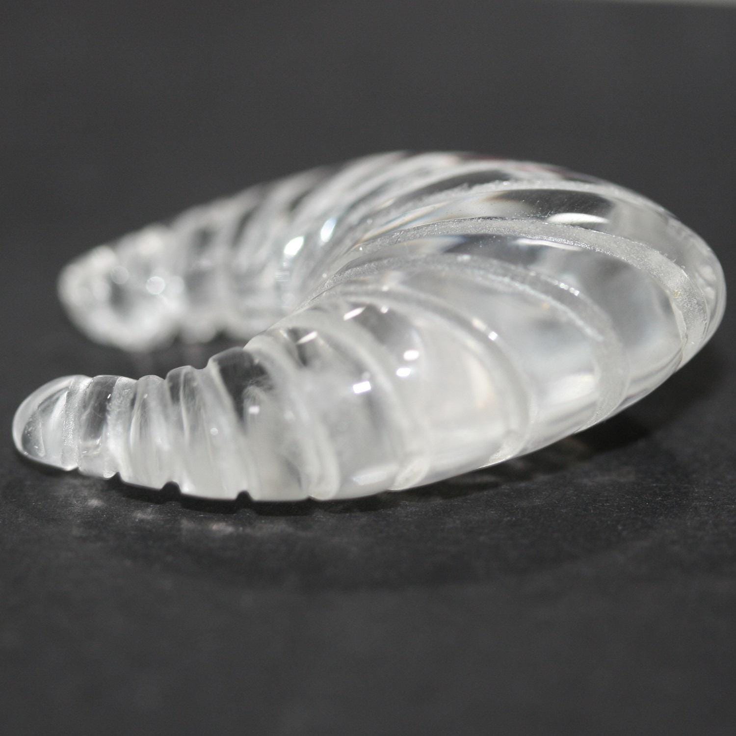 Colgante de Cristal de Roca Tallado Ovalado 28x22mm.- Ref.14806