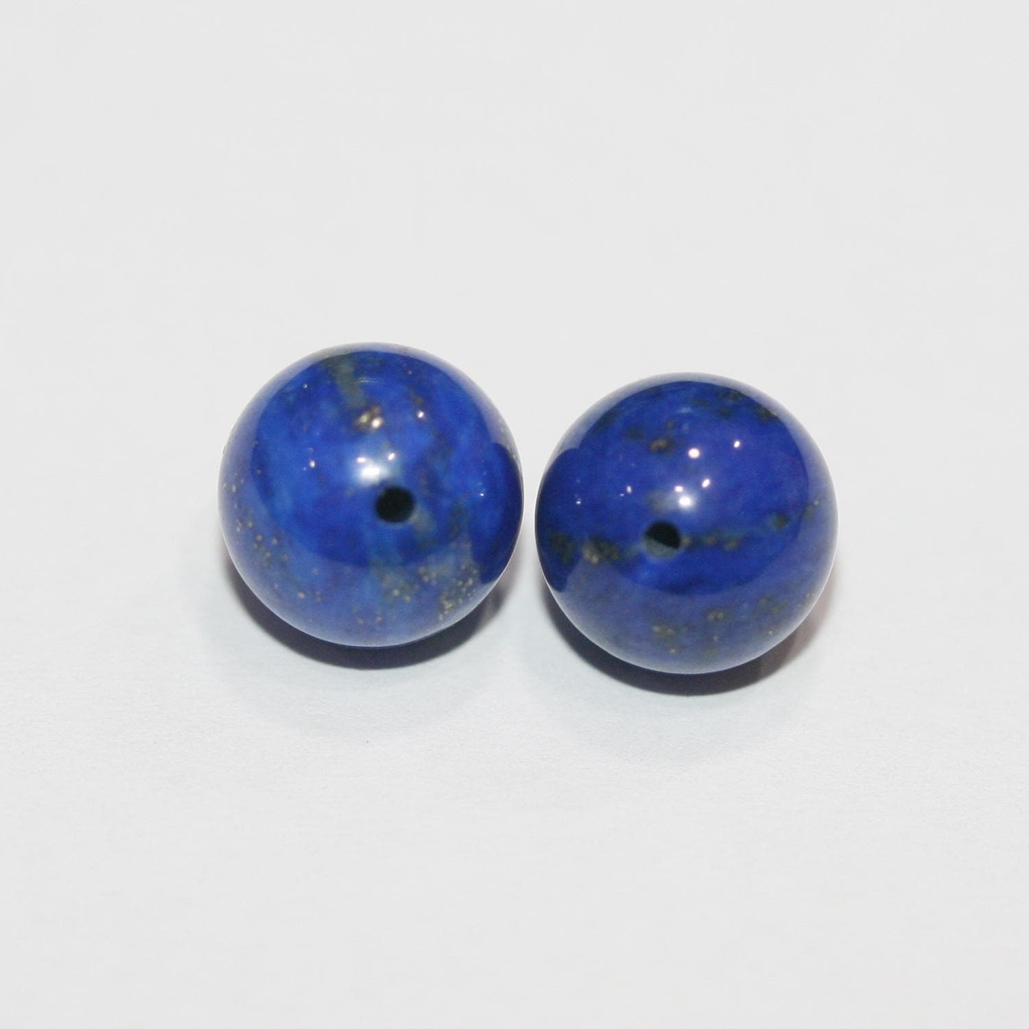 Perles rondes en lapis-lazuli semi-percées de 6 mm (1 paire).