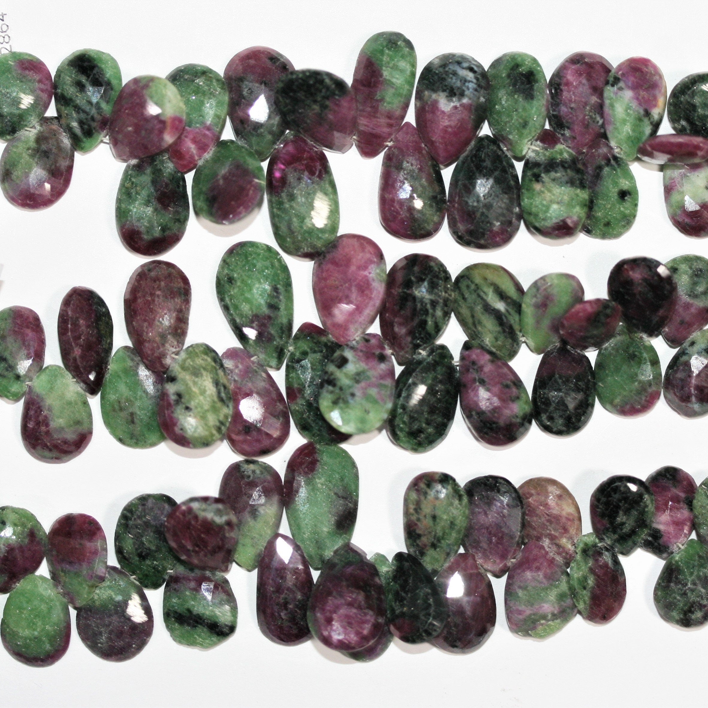 Cuentas de zoisita rubí de 18 cm, facetadas y graduadas, de 12 x 9-17 x 11 mm. Aprox. - Hilo de 18 cm.