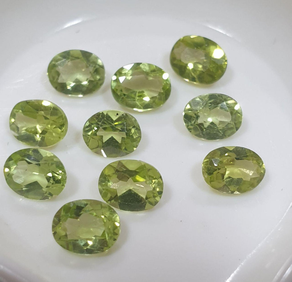Lote de 10 unidades de peridoto olivino facetado de corte ovalado de 5 x 4 mm, color elegante, talla rara.