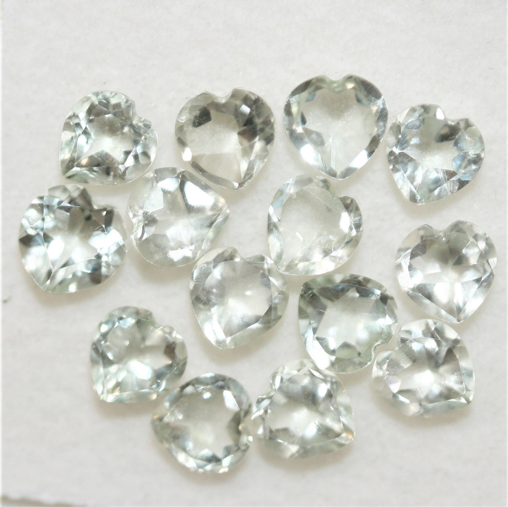 Lot de 14 cœurs à facettes en prasiolite de 6 mm.