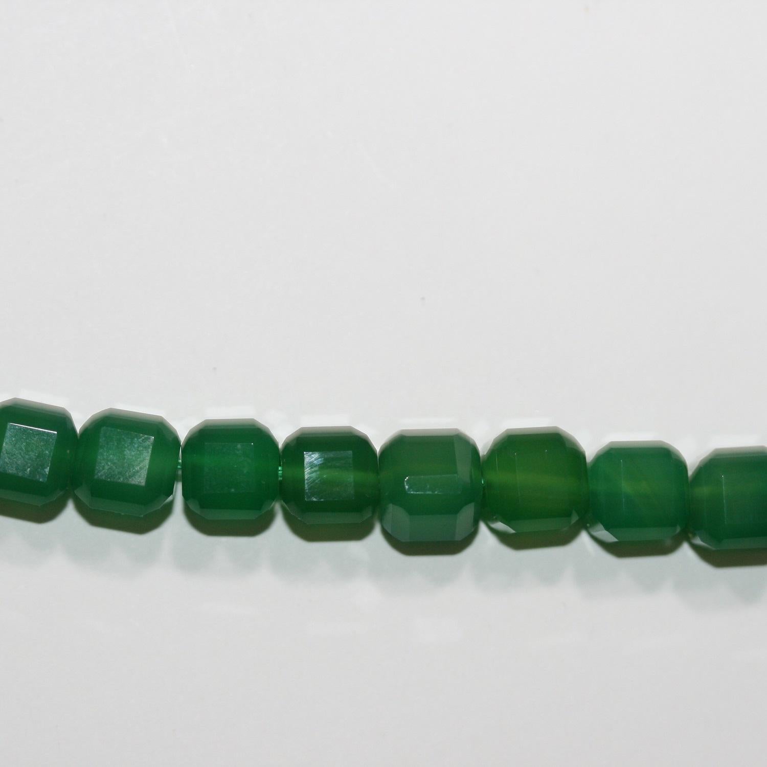 Perles cubiques à facettes en onyx vert St de 15 pouces, 8 mm - Fil de 38 mm.