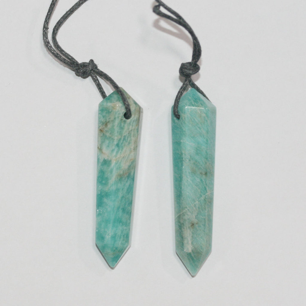 Colgante de punta facetada de amazonita rusa, 55 x 12 mm aprox.