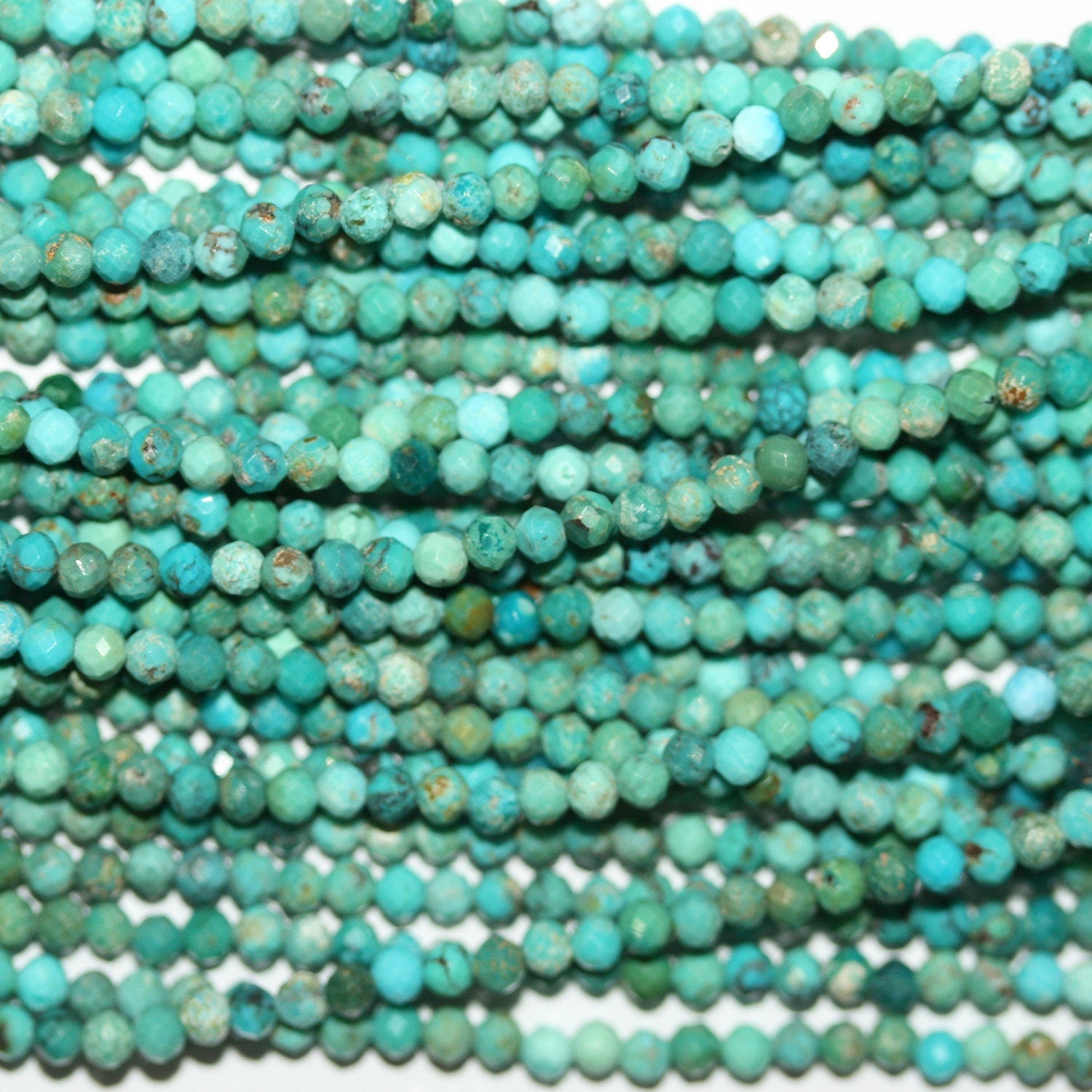 Cuentas redondas facetadas de turquesa de 16", 2 mm, hilo de 40 cm.