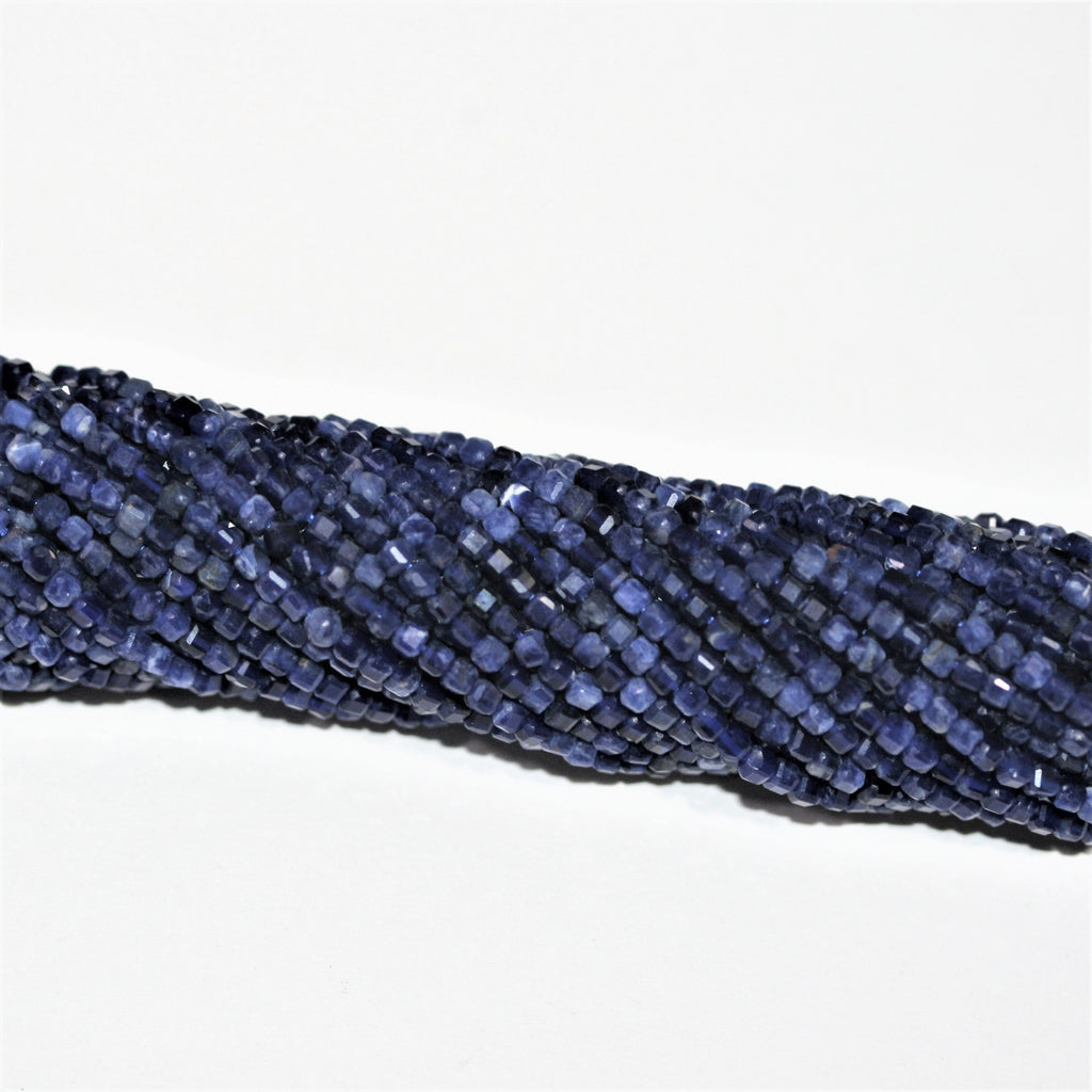 Perles cubiques à facettes en sodalite 2 mm - Fil de 39 cm - Réf. 13060
