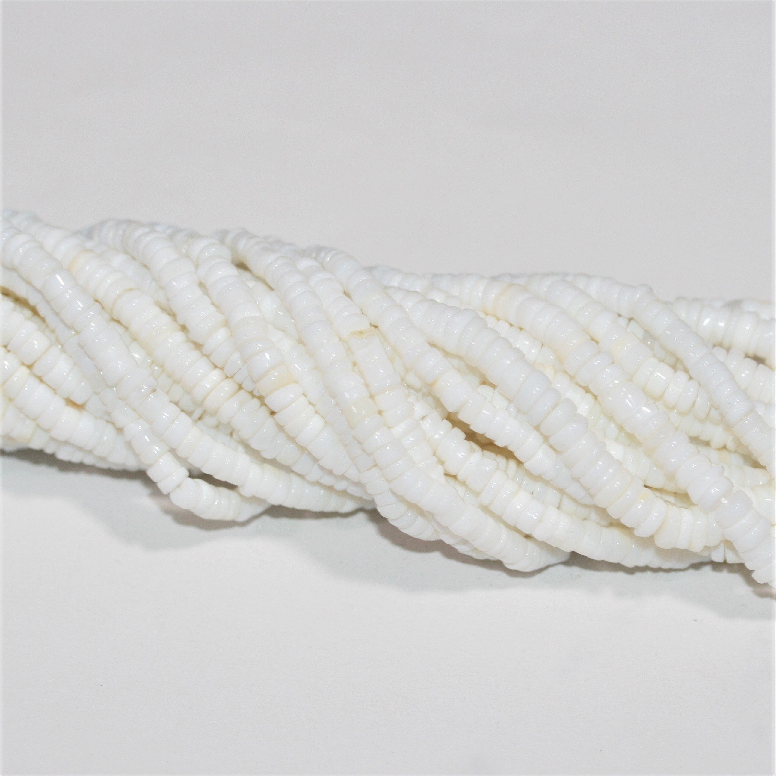 Cuentas de disco lisas de ópalo blanco de 16" de 5 x 1,5 mm - Hilo de 40 cm.