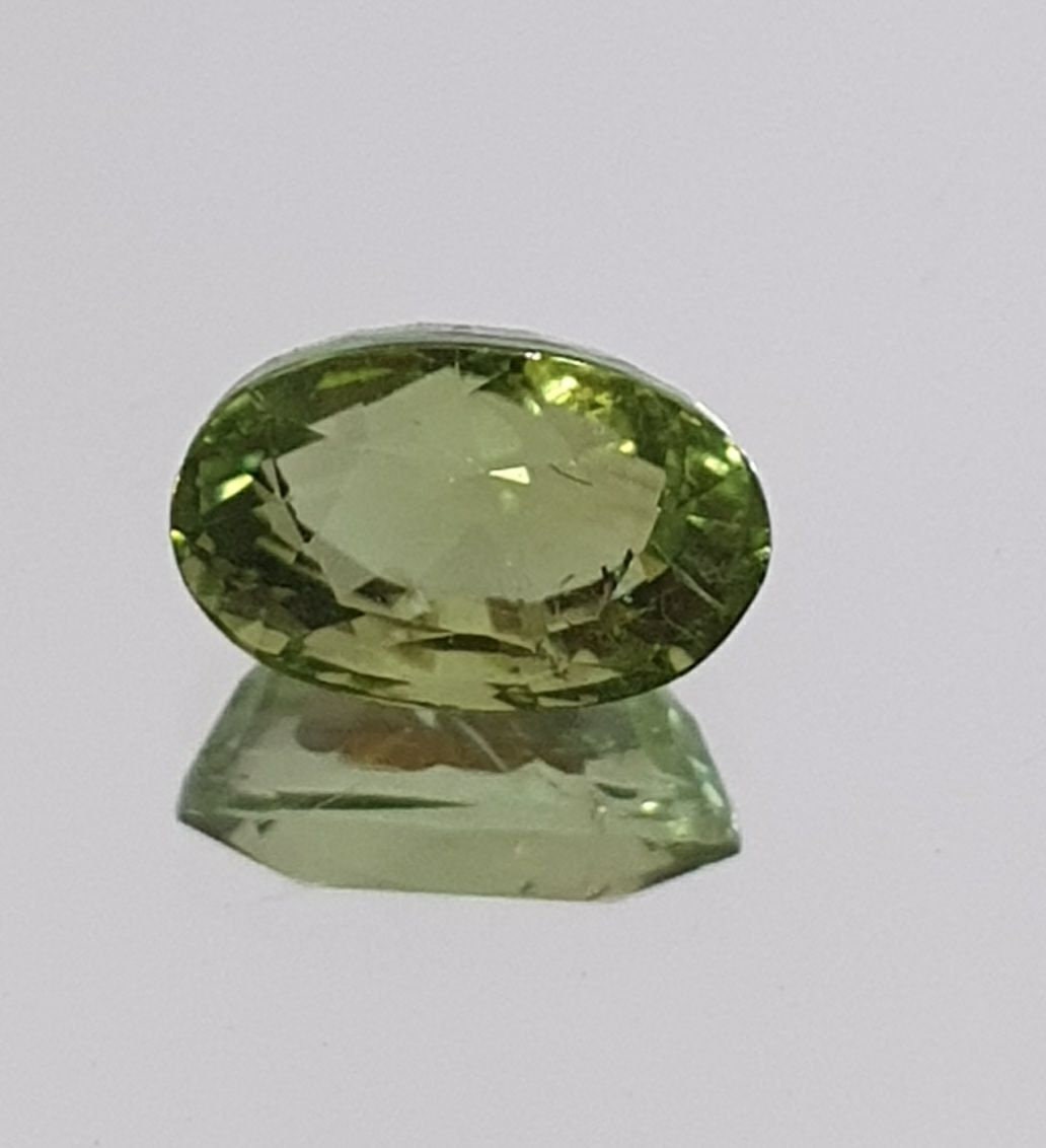 Turmalina verde menta ovalada de 6,1 x 4,2 mm, talla esmeralda, 0,66 ct - Gema natural sin tratar