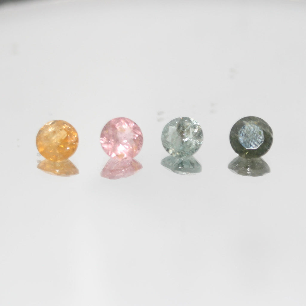 Lote de 4 turmalinas multifacéticas de 6 mm, redondas, sin tratar, de corte redondo, rosa, verde, amarillo y gris. Gemas al por mayor, bricolaje. Piedras auténticas.