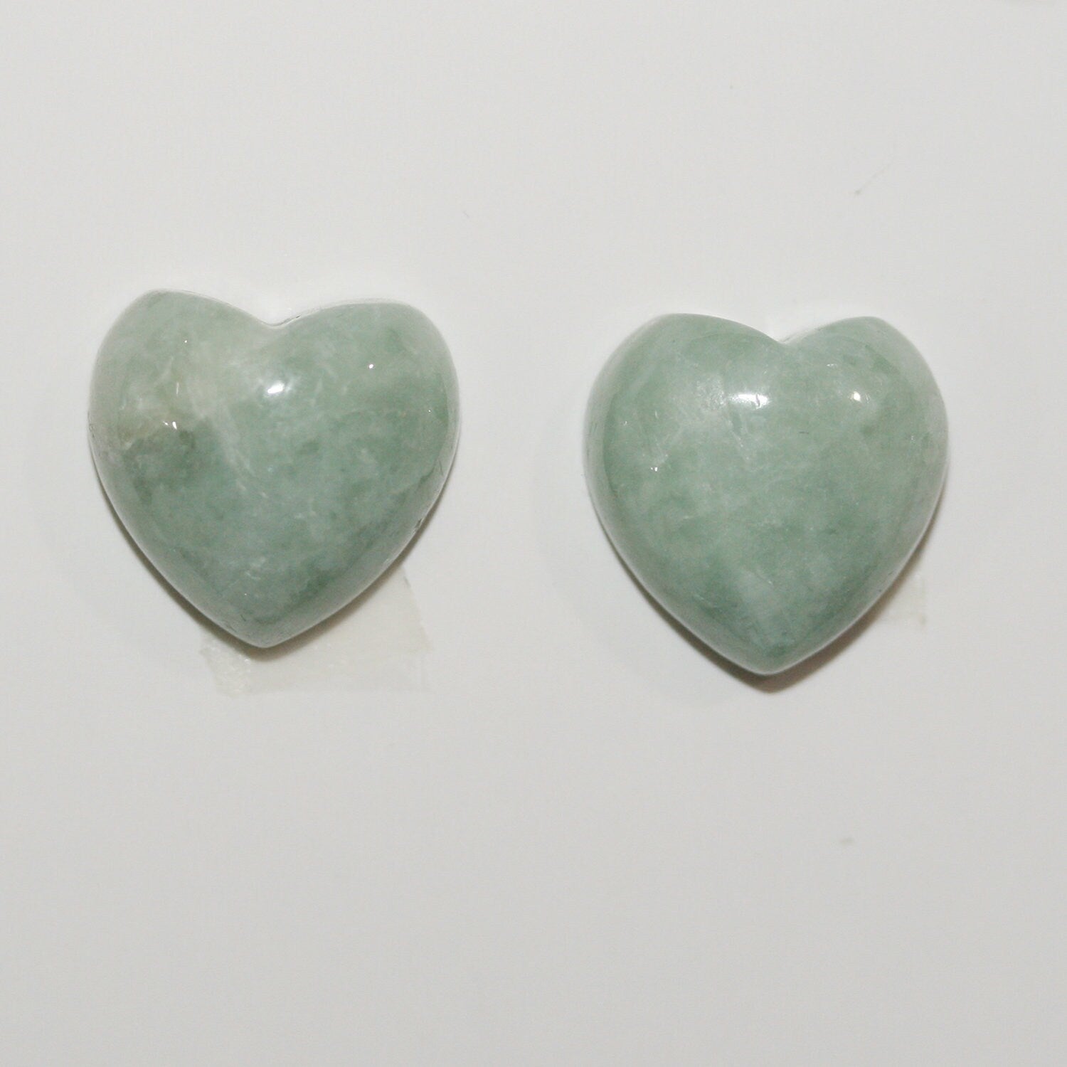 2Pcs Pair Burma Jade Heart Cabochon 15mm.( 2 Pcs )