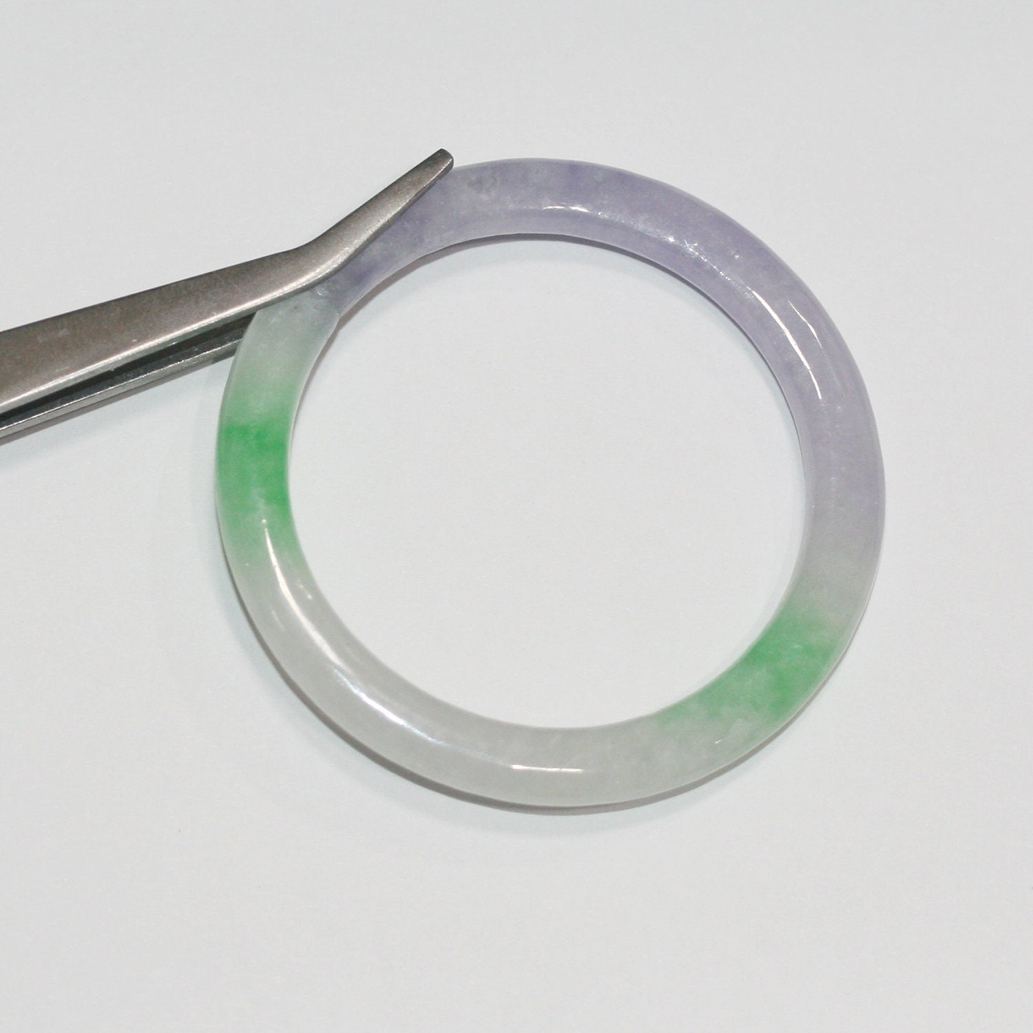 Pendentif en jade multicolore 52 mm environ.