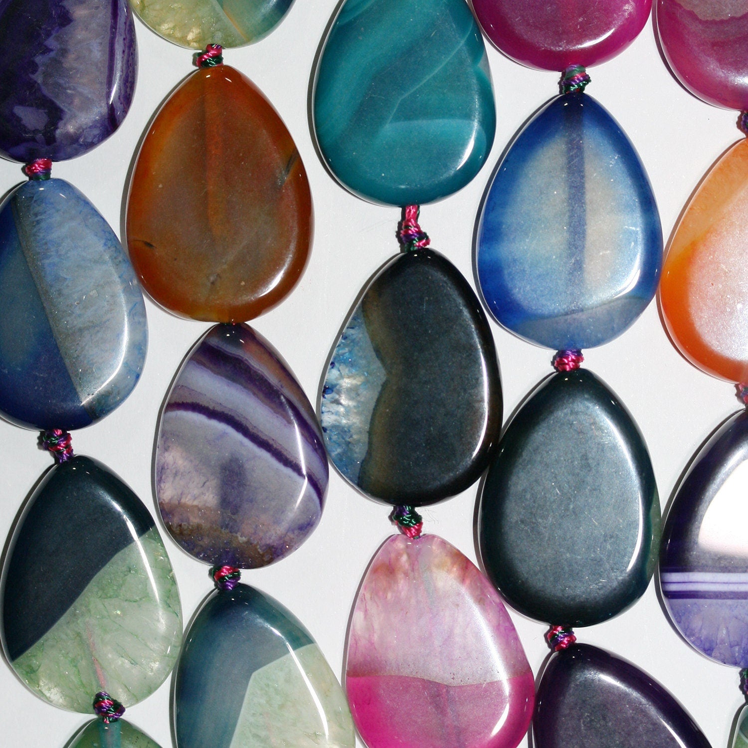 Cuentas planas lisas de ágata multicolor de 16" (34 x 24 mm). Hilo de 40 cm.