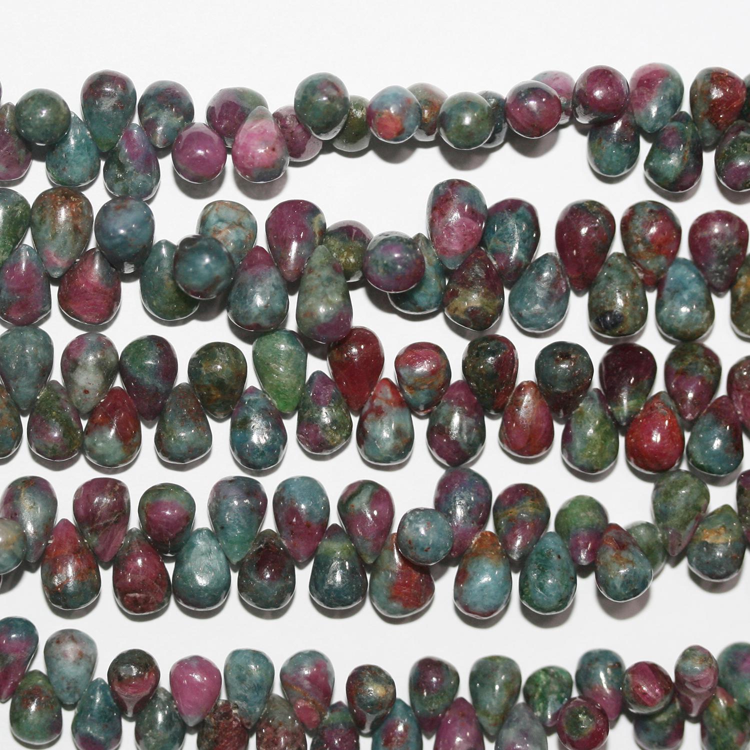 Perles en zoïsite St Ruby lisses en forme de goutte, 8 x 5 mm - Fil de 20 cm.