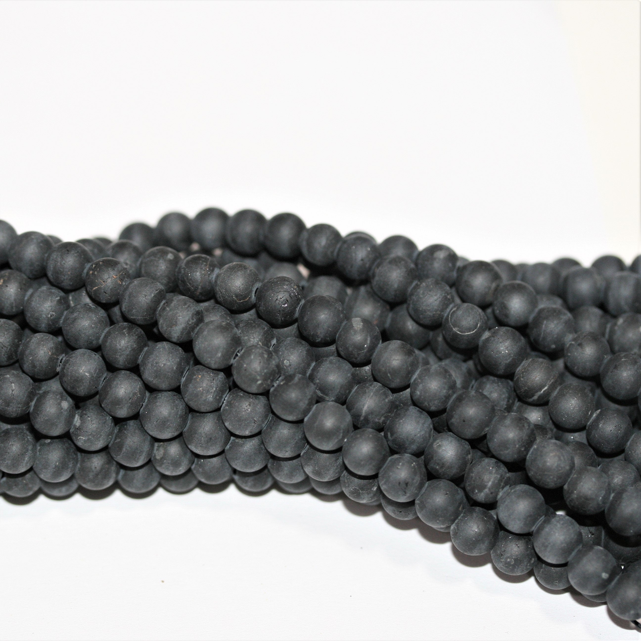 15" St. Black Tourmaline Finition Mate Perles Rondes Lisses 6mm.- Brin 38cm.