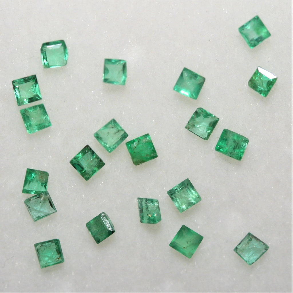 Lote de 20 esmeraldas cuadradas de 1,5-1,7 mm - Esmeraldas diminutas - Piedras preciosas naturales - Lote de esmeraldas africanas