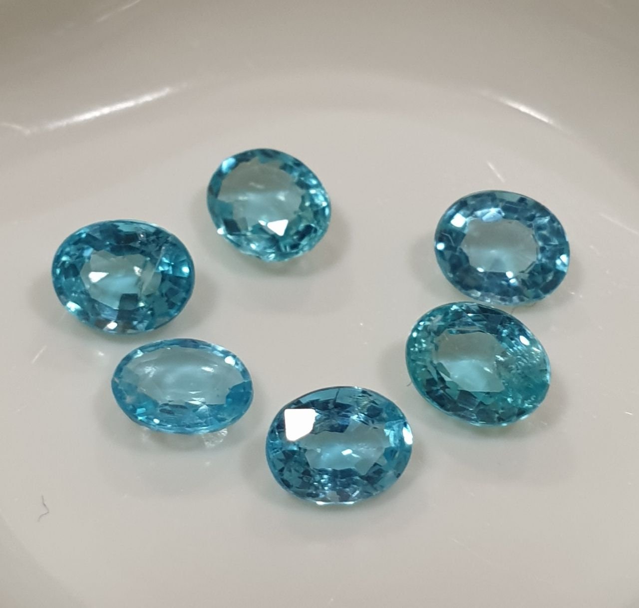 Lote de 6 apatitas azul verdosas facetadas ovaladas de 5 x 4 mm - Paquetes de piedras preciosas - Piedras sueltas al por mayor - Gemas naturales