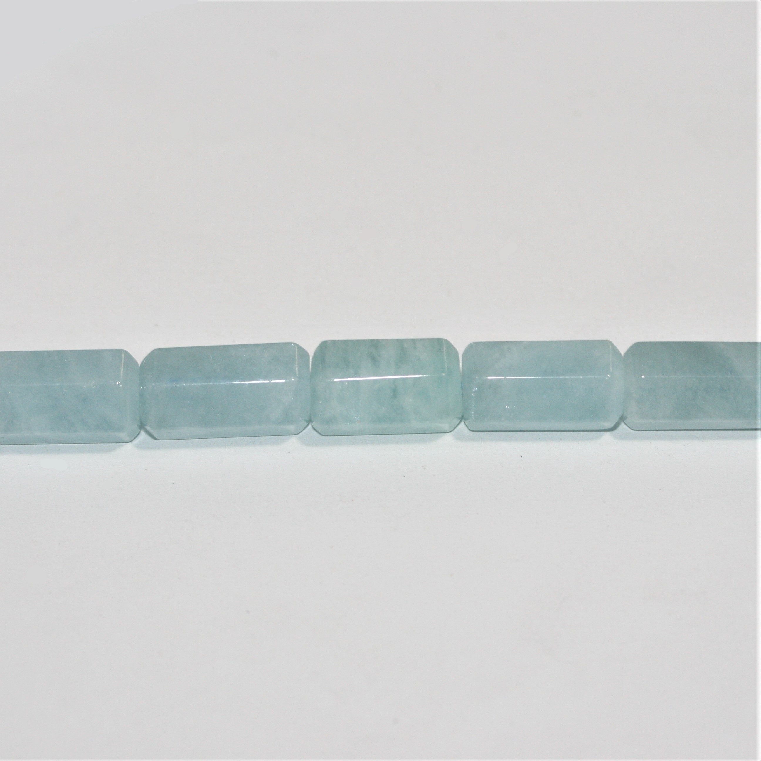 Cuentas de aguamarina lisas de 16" (17 x 10 mm). Longitud aproximada: 40 cm.