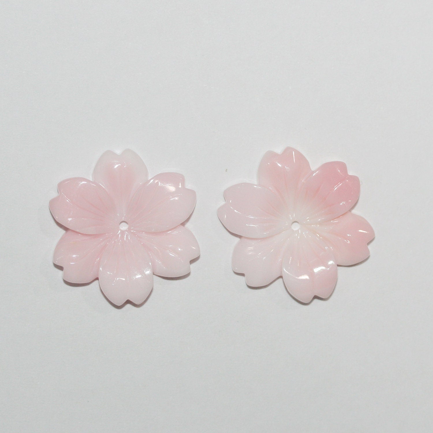Pendentif feuille en coquillage rose naturel (1 paire) 20 mm