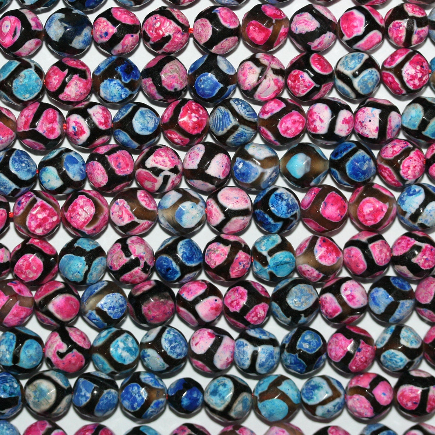 15" Perles rondes à facettes en agate multicolore, 8 mm. Fil de 38 cm.