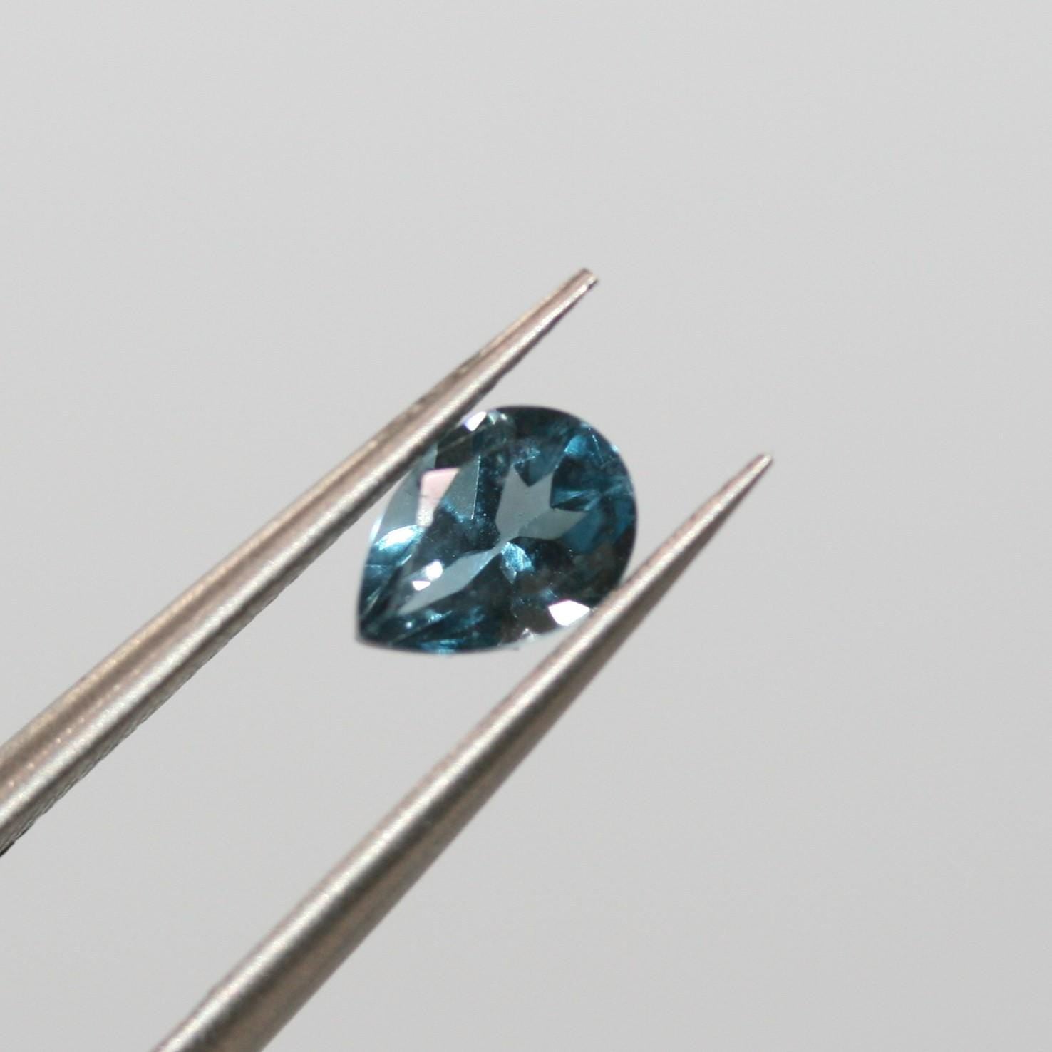 Lote de 4 piezas de topacio azul Londres facetado, gota de 6 x 4 mm (4 piezas)