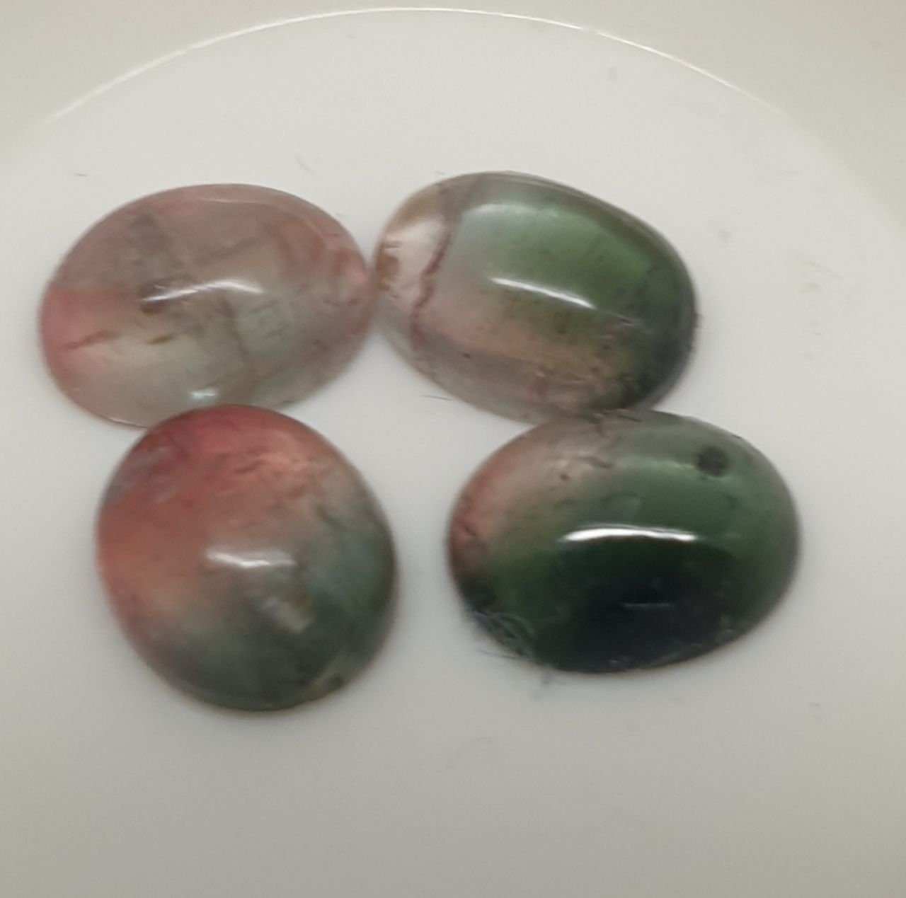 Lote de 4 cabujones ovalados de turmalina sandía - Lote de cabujones de turmalina bicolor - Color único - Gemas naturales - 7 x 5,5 mm