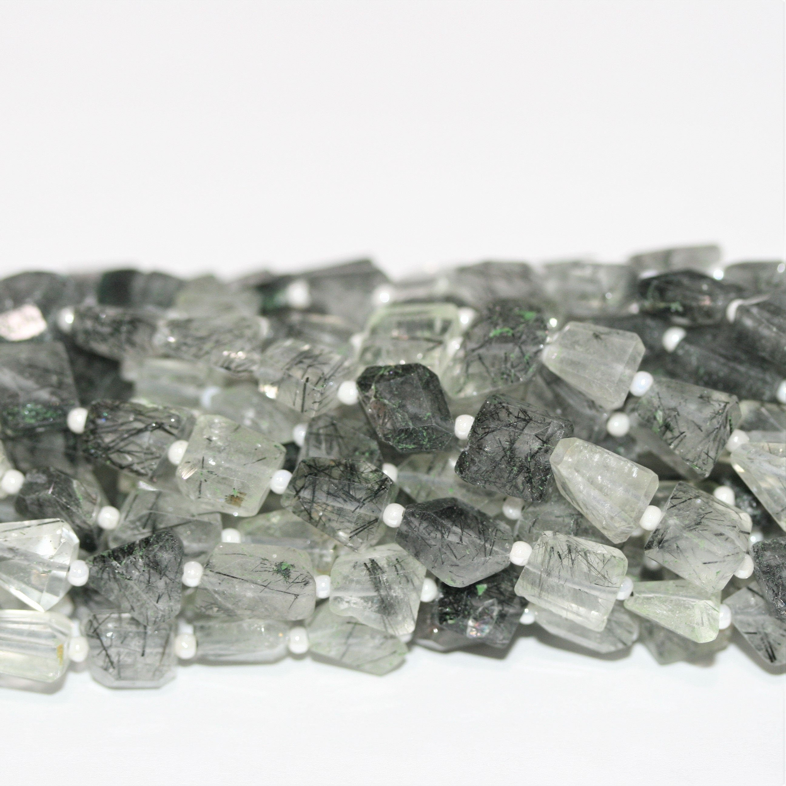 Pépite de quartz tourmaline St facettée de 14 pouces, 8 x 6 mm environ - Fil de 35 cm.