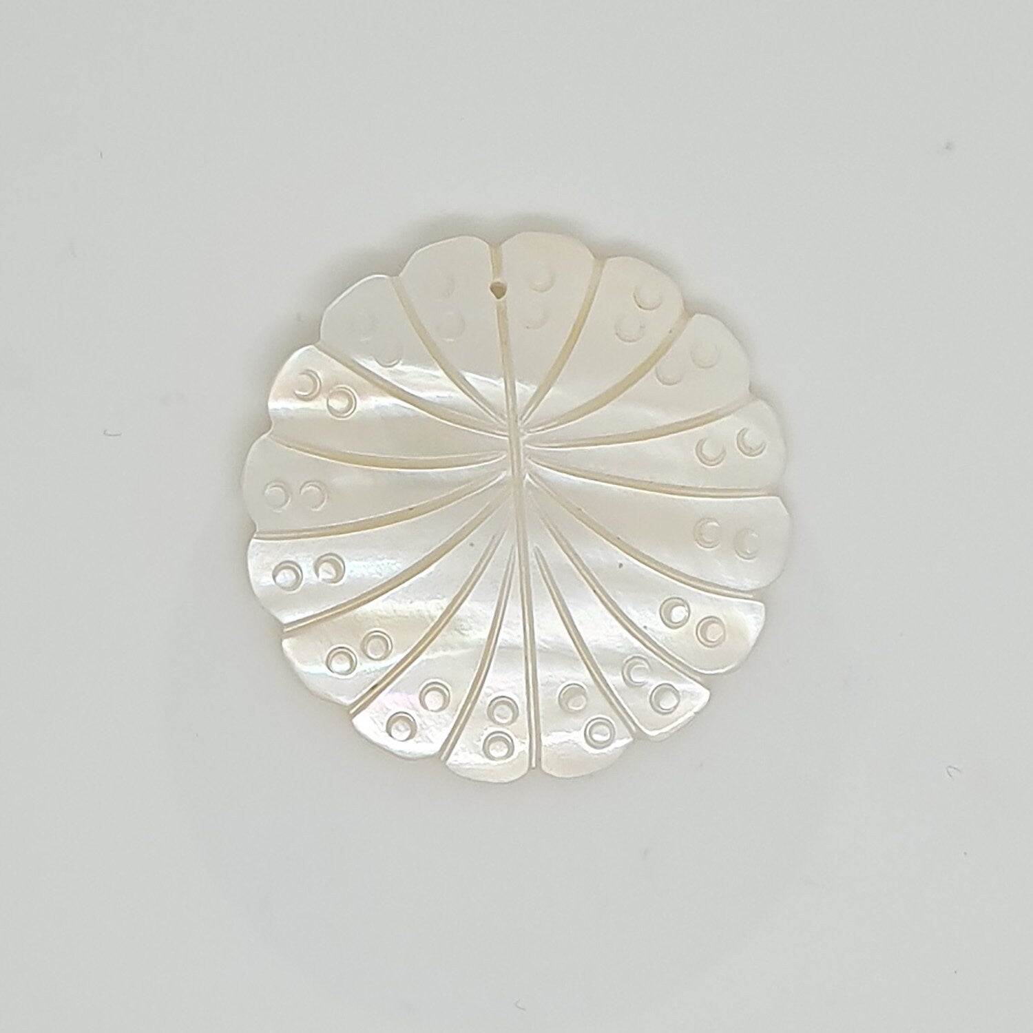 Colgante Hoja MOP 32mm.