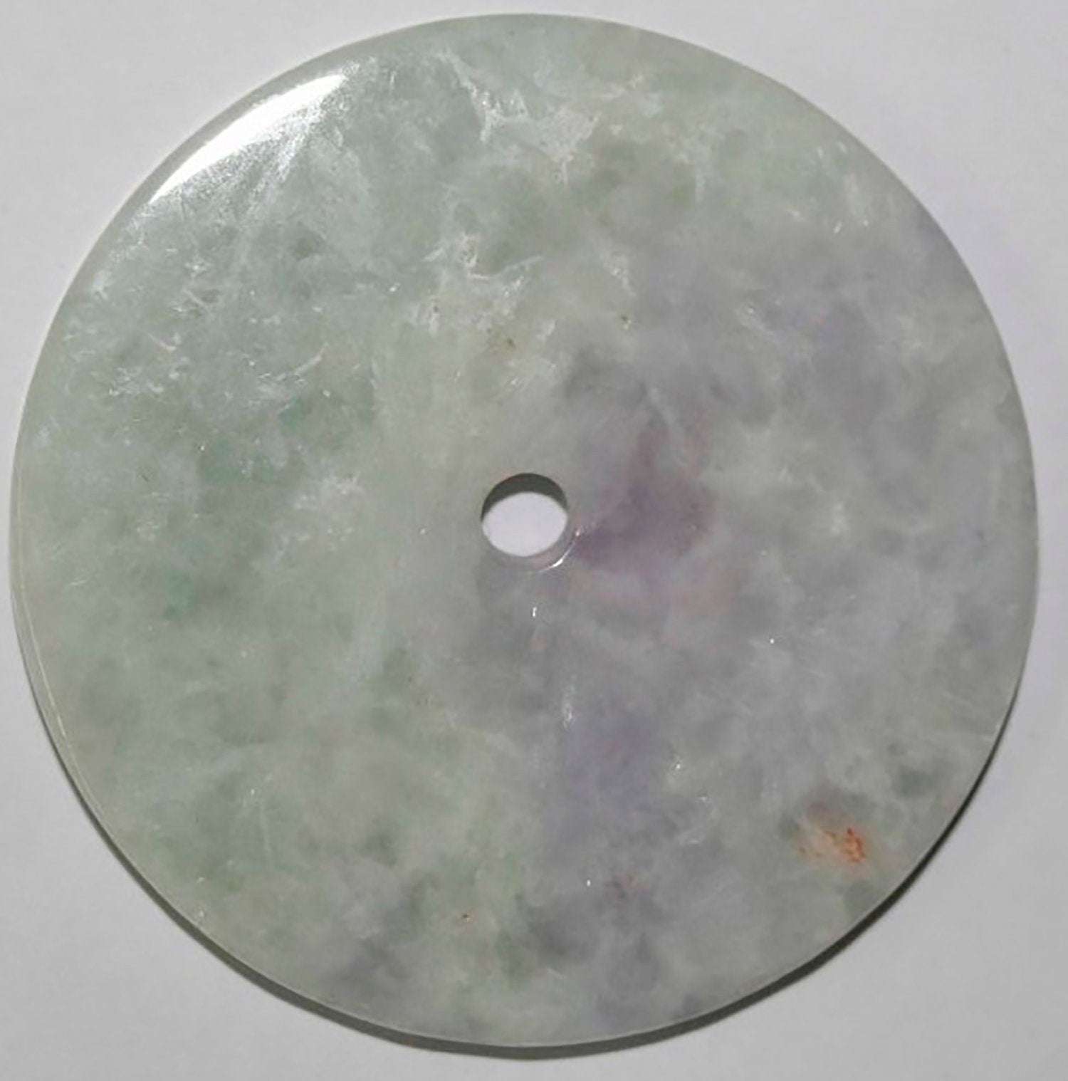 Pendentif en jade multicolore 54 mm environ.