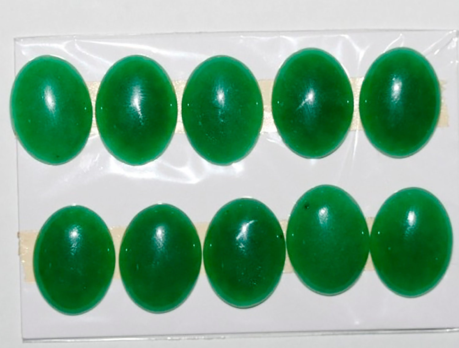 10Pcs lot Green   Dyed Jade Oval Cabochon ( 10 Pcs ) 20x15mm.