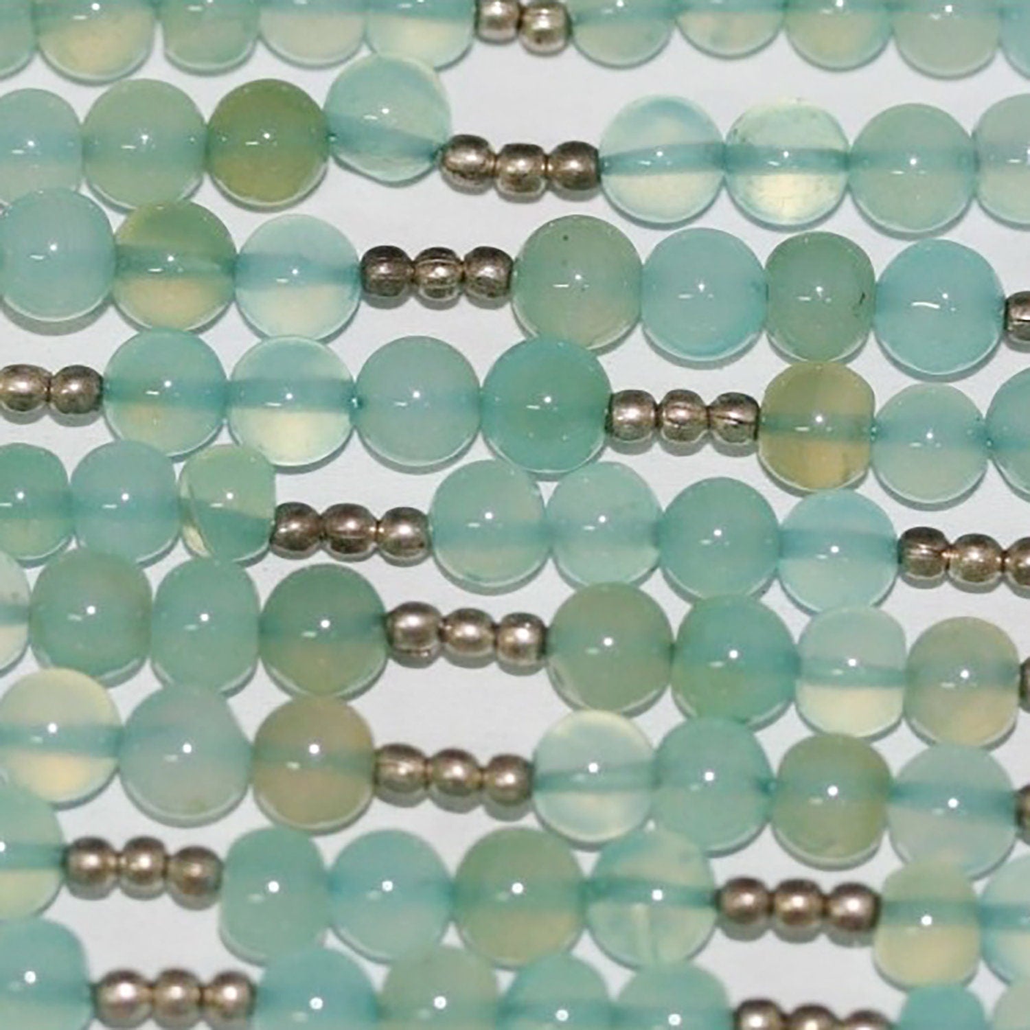 Cuentas redondas lisas de calcedonia azul cielo de 8" (5-6 mm) - Hilo de 20 cm