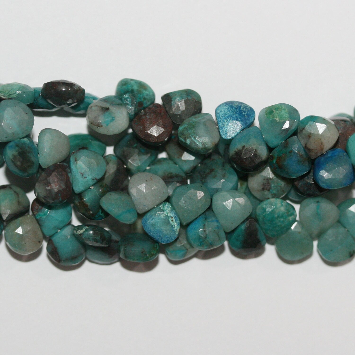 Perles en forme de goutte à facettes en chrysocolle de 8 pouces, 5-6 mm. - Fil de 20 cm.
